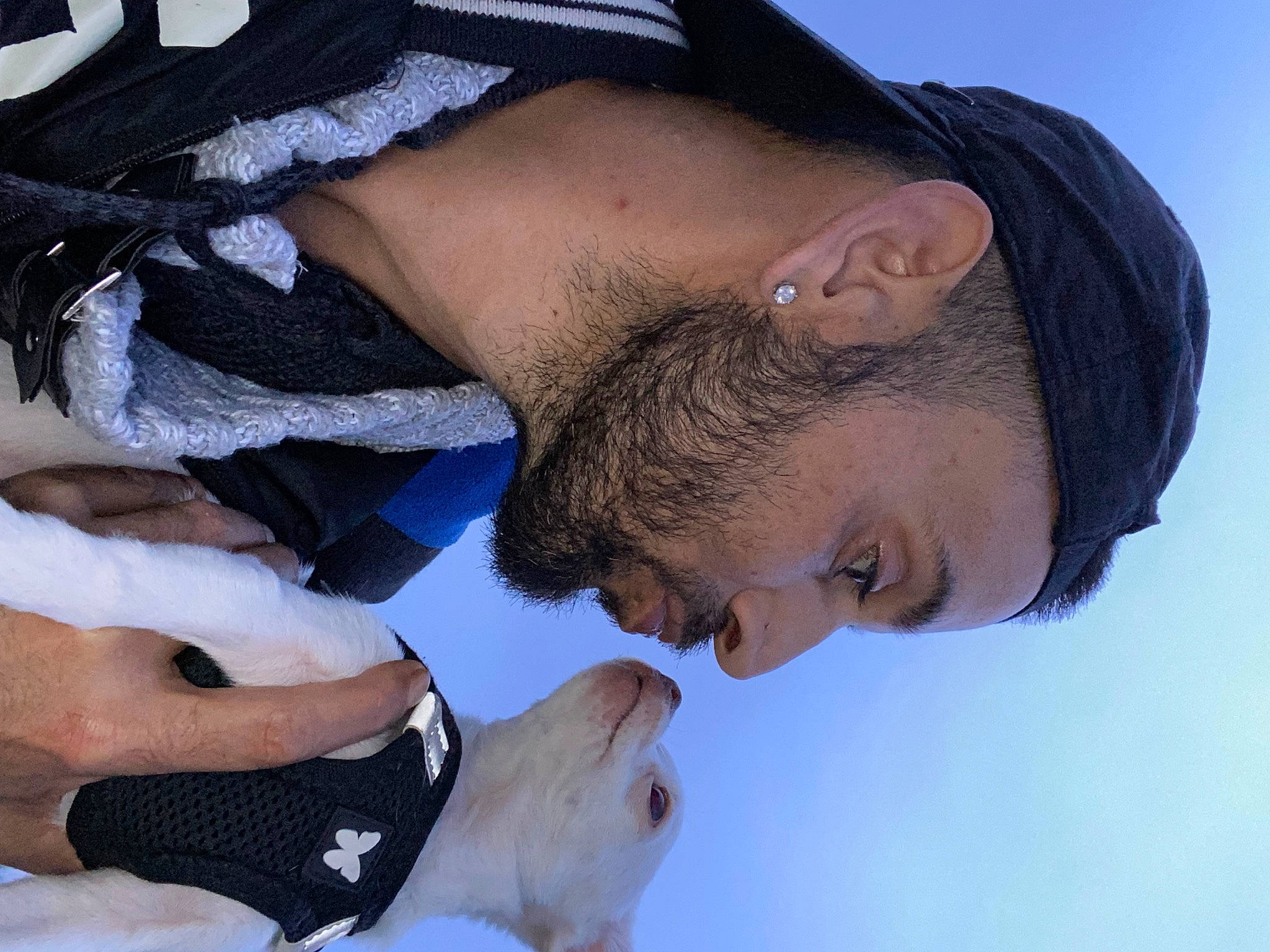 Kouki participe au concours pour gagner de l'argent avec cette photo : beard, child, companion_dog, eyewear, facial_hair, fun, fur, gesture, happy, hat, head, moustache, nose, organ, sky, white, winter