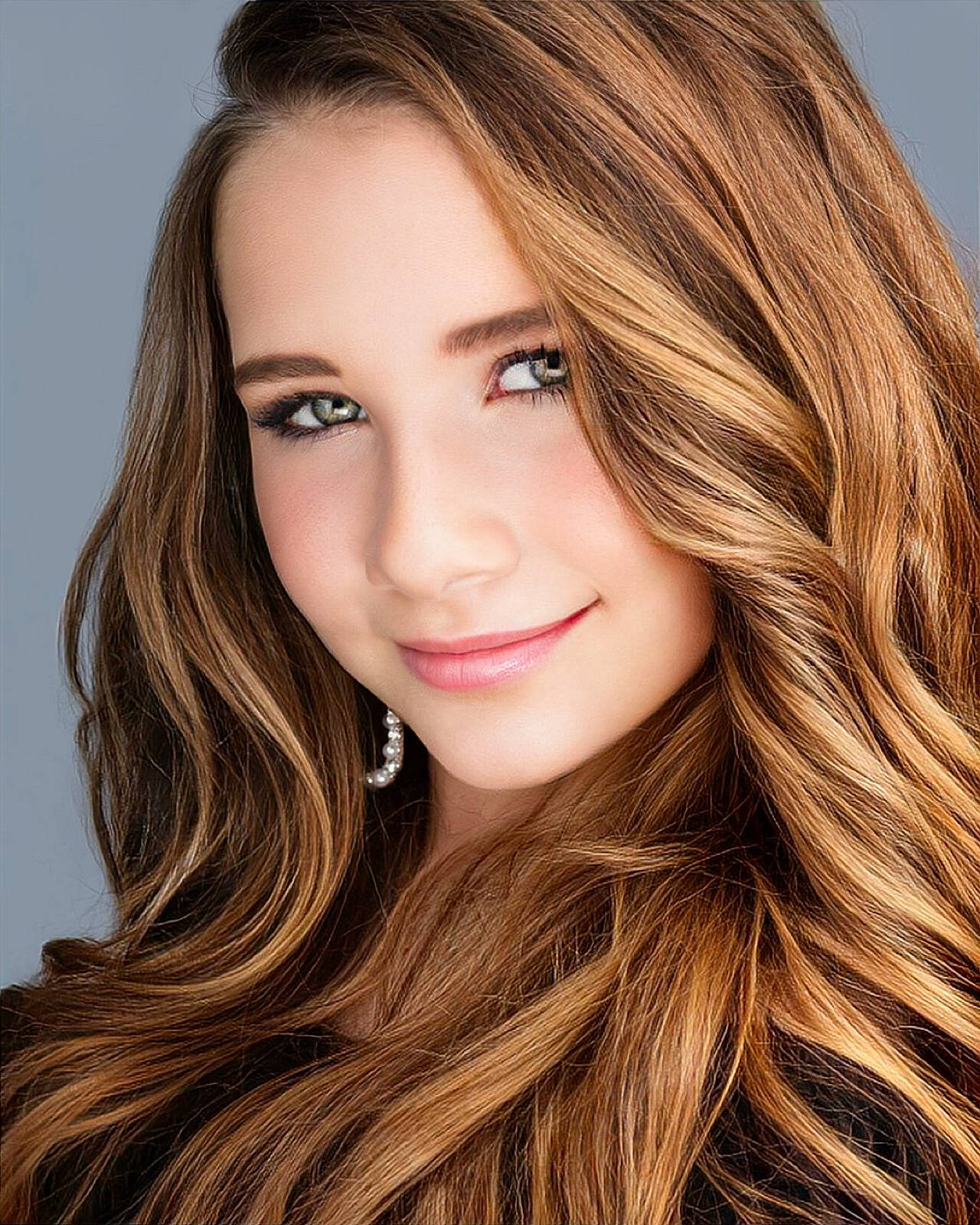 Alizabeth is registered to the contest to win money with this photo: brown, cheek, chin, eye, eyebrow, eyelash, face, facial_expression, fashion, forehead, hairstyle, iris, jaw, joy, lip, liver, makeover, neck, nose, person