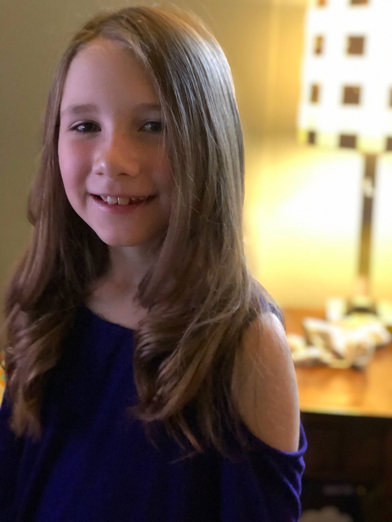 Bizzy is registered to the contest to win money with this photo: bangs, beauty, black_hair, blond, brown_hair, chin, face, feathered_hair, hair, hair_coloring, hairstyle, joy, layered_hair, lip, long_hair, person, smile, step_cutting, surfer_hair