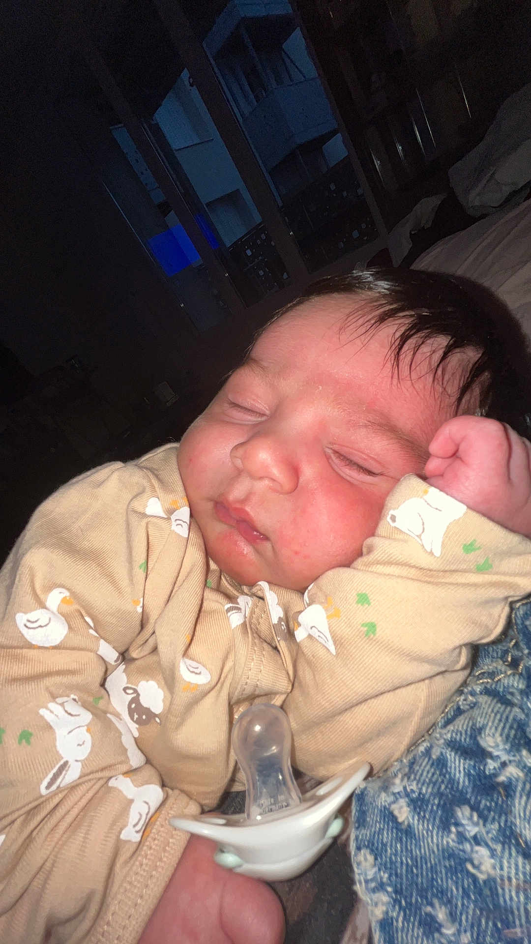 Aryan participe au concours pour gagner de l'argent avec cette photo : baby, infant, newborn, sleeping, pacifier, onesie, animal_print, hand, face, closed_eyes, cheeks, bedroom, blanket, jeans, indoor, night, flash_photo, hair, soft_skin, cute
