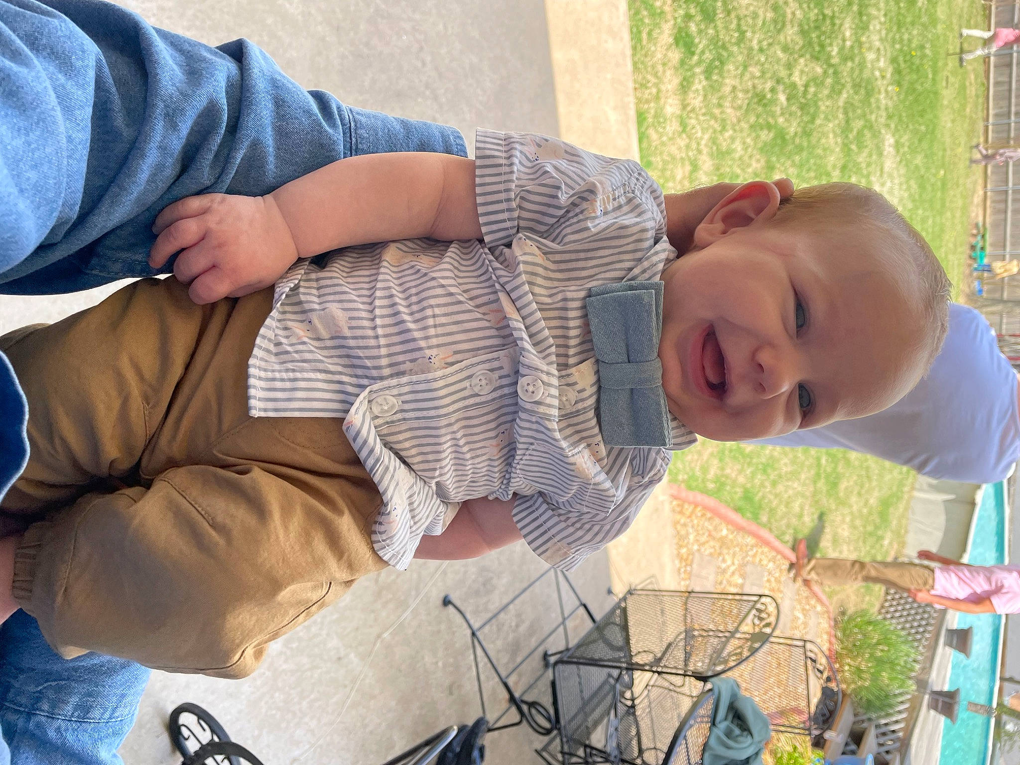 Baker is registered to the contest to win money with this photo: baby, child, comfort, finger, fun, grass, hand, happy, human_body, leisure, mammal, person, plant, sitting, skin, smile, sunglasses, textile, toddler, tree