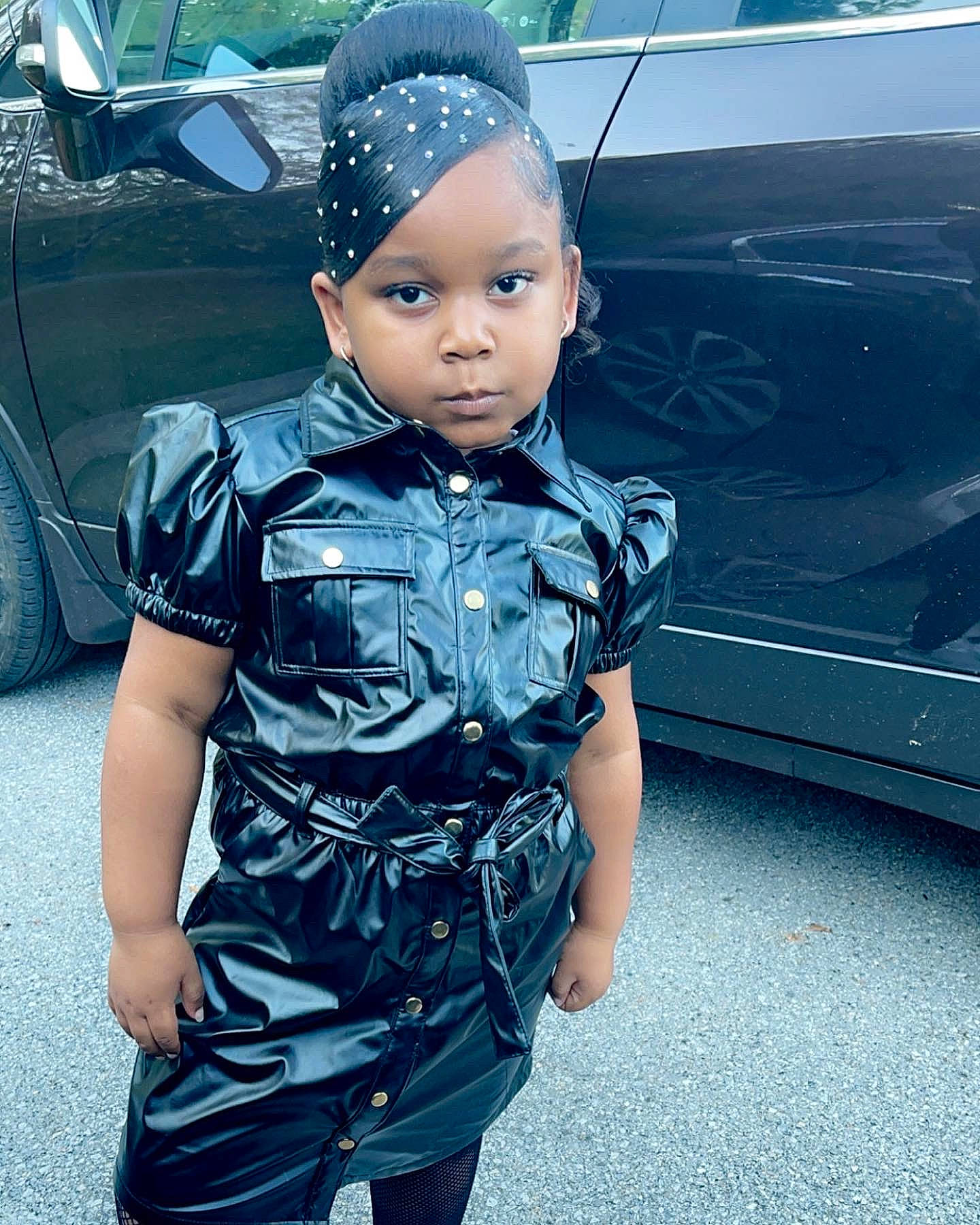 Maloní is registered to the contest to win money with this photo: automotive_design, automotive_exterior, automotive_lighting, automotive_tire, azure, black_hair, bumper, car, denim, electric_blue, eyewear, hat, hood, land_vehicle, motor_vehicle, person, street_fashion, t_shirt, toy, vehicle