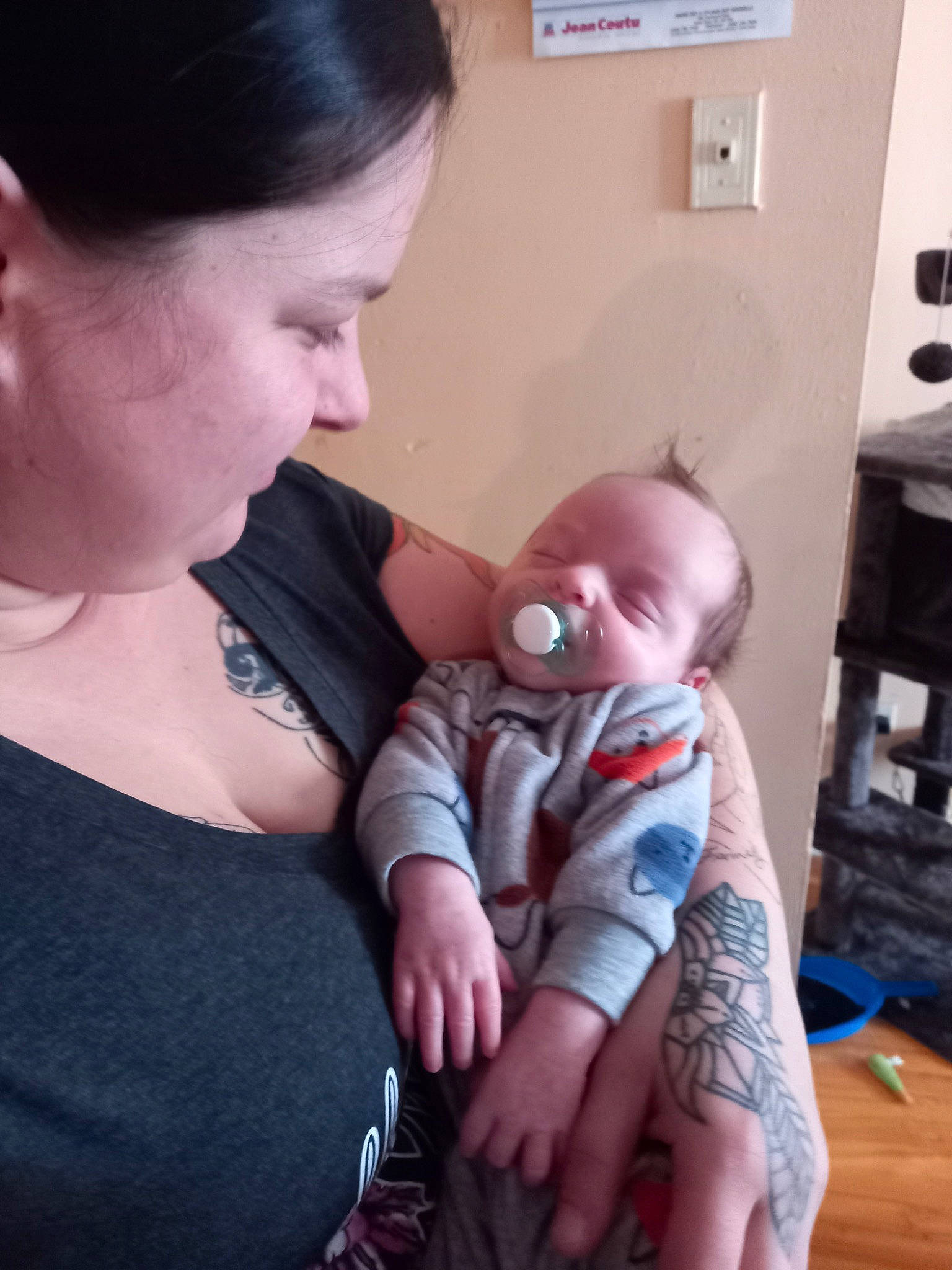 Félix participe au concours pour gagner de l'argent avec cette photo : abdomen, baby, baby_toddler_clothing, cheek, comfort, ear, eyelash, head, human_body, iris, jewellery, joint, lap, neck, person, picture_frame, shoulder, sitting, skin, toddler