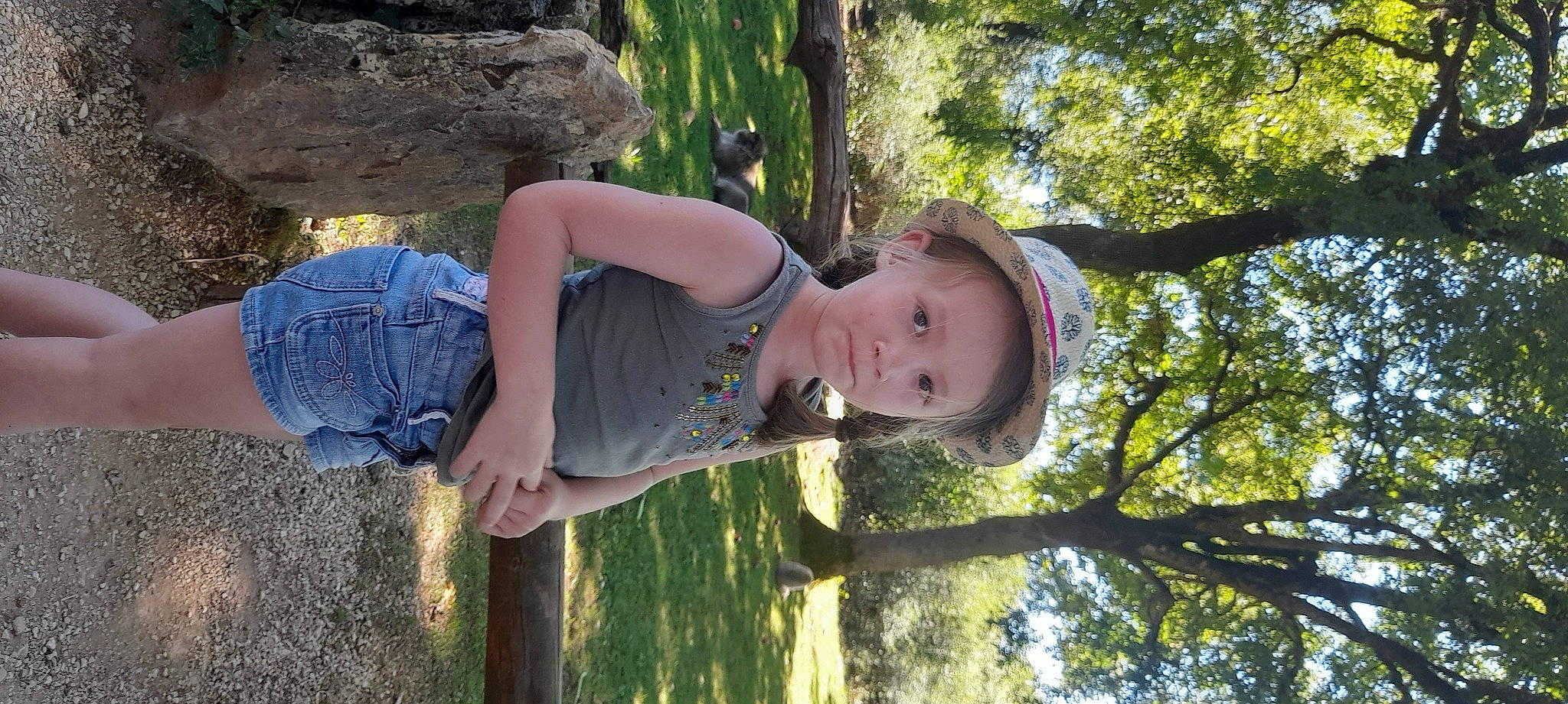 Elouane participe au concours pour gagner de l'argent avec cette photo : baby, chest, child, elbow, forest, fun, grass, happy, leisure, people_in_nature, person, plant, recreation, sitting, toddler, tree, trunk, vacation, wood, woody_plant