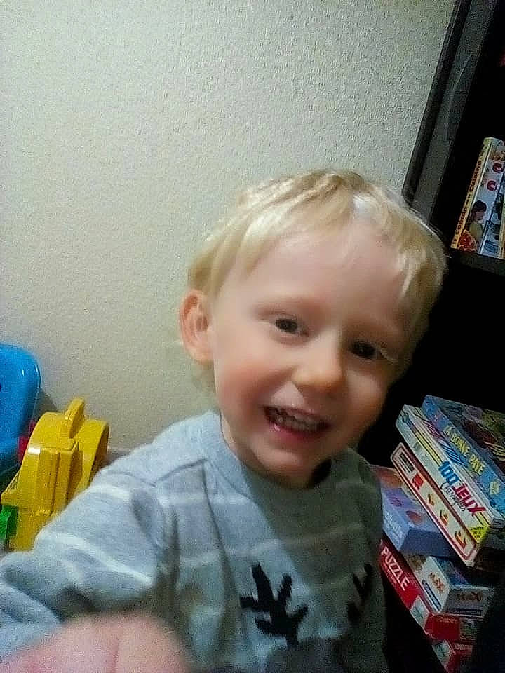 Kameron participe au concours pour gagner de l'argent avec cette photo : blond, boy, cheek, child, chin, day, ear, eye, eyebrow, face, facial_expression, forehead, hair, hairstyle, head, human_hair_color, nose, person, skin, toddler