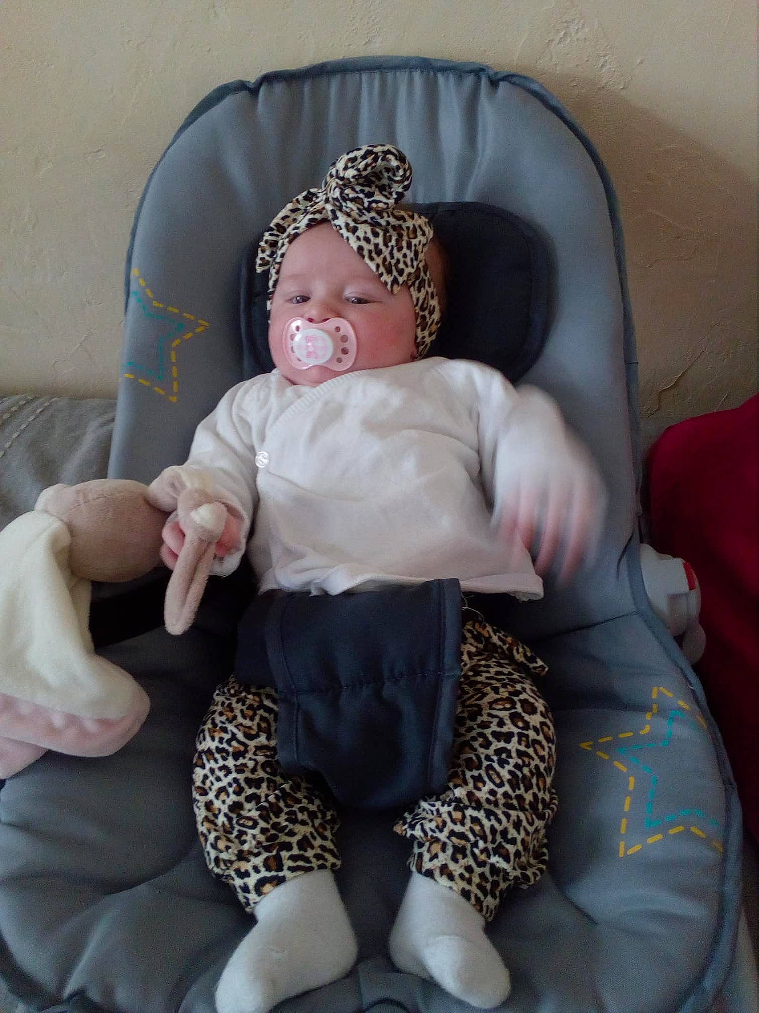 Elouane a rejoint le concours — aidez-le/la à gagner de superbes lots ! baby_products, child, furniture, girl, hair_accessory, headgear, infant, person, product, sitting, textile, toddler