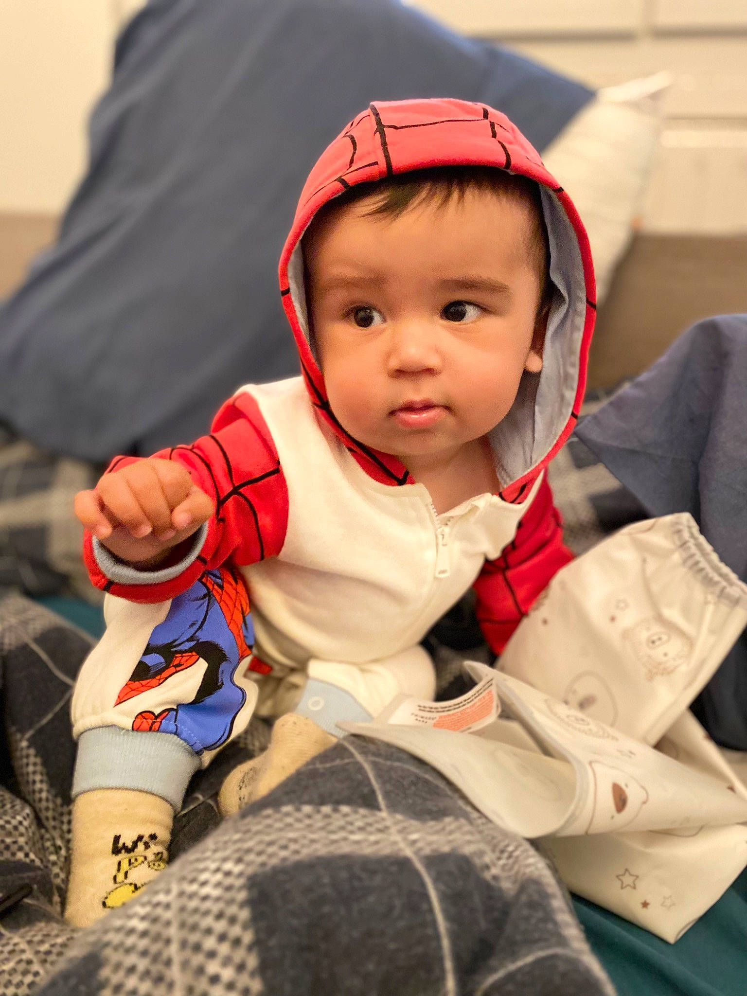 Ethan participe au concours pour gagner de l'argent avec cette photo : baby, baby_carriage, baby_toddler_clothing, cap, carmine, cheek, child, comfort, facial_expression, fashion_accessory, fun, grass, happy, hat, headwear, leisure, person, recreation, sitting, skin