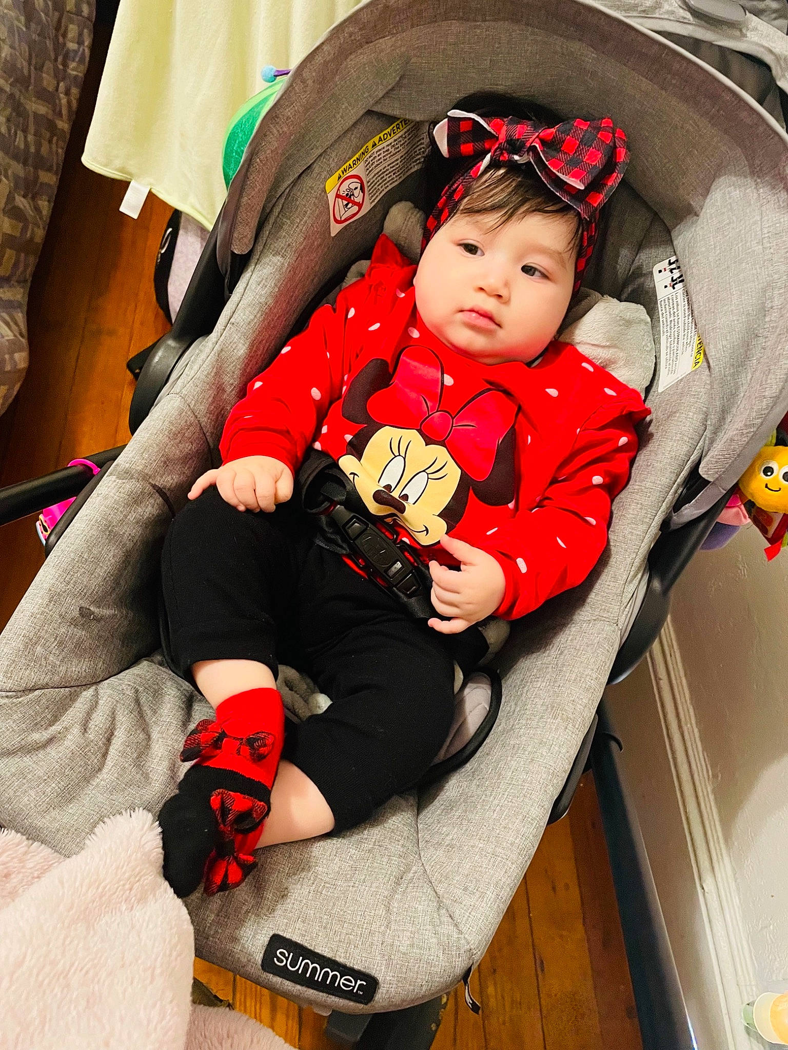 Guadalupe is registered to the contest to win money with this photo: baby, baby_carriage, baby_products, baby_safety, baby_sleeping, baby_toddler_clothing, bag, car_seat, carmine, child, comfort, human_leg, knee, lap, person, sitting, sleeve, sneakers, sock, thigh