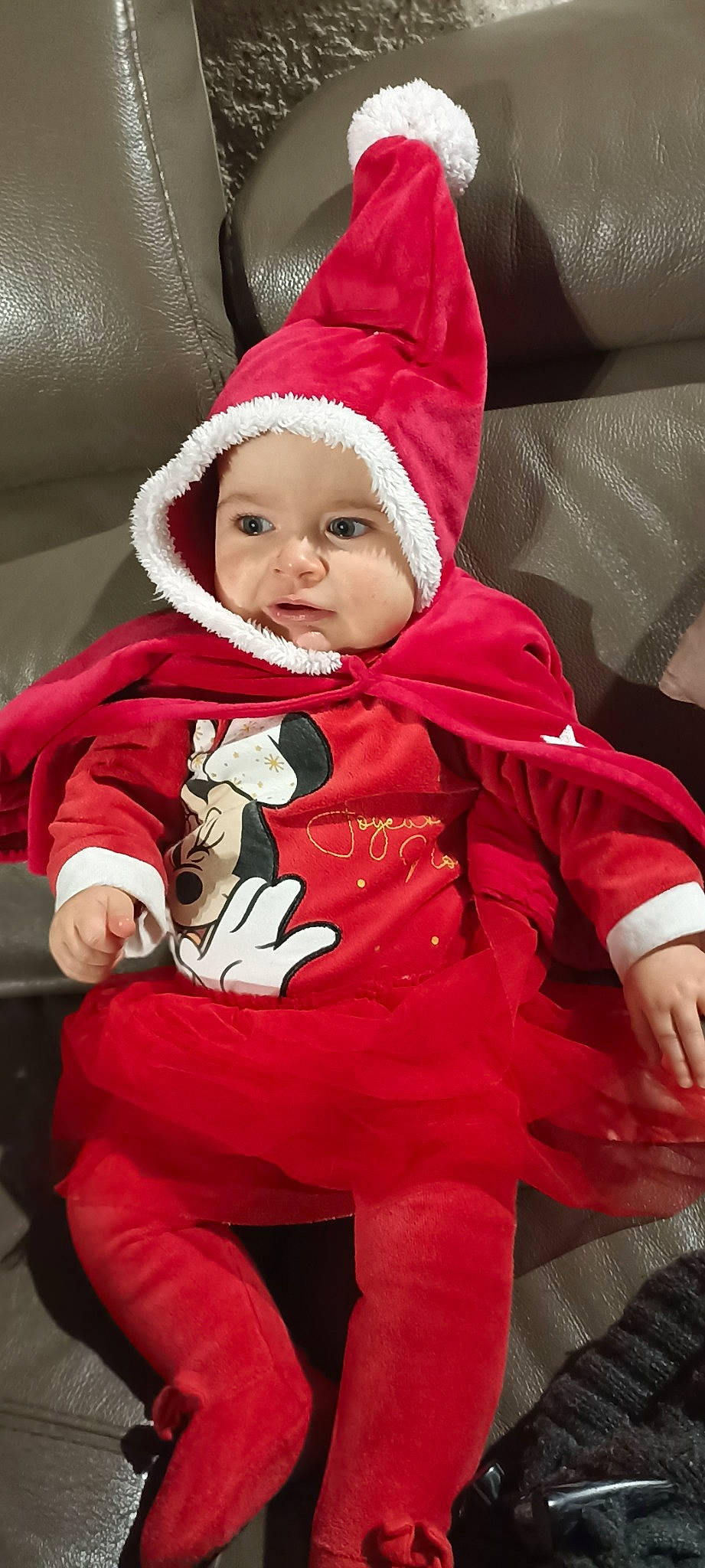 Clemence a rejoint le concours — aidez-le/la à gagner de superbes lots ! baby, baby_toddler_clothing, cap, cheek, child, christmas, comfort, event, face, fur, happy, headgear, headwear, hood, jacket, lap, person, red, sleeve, smile