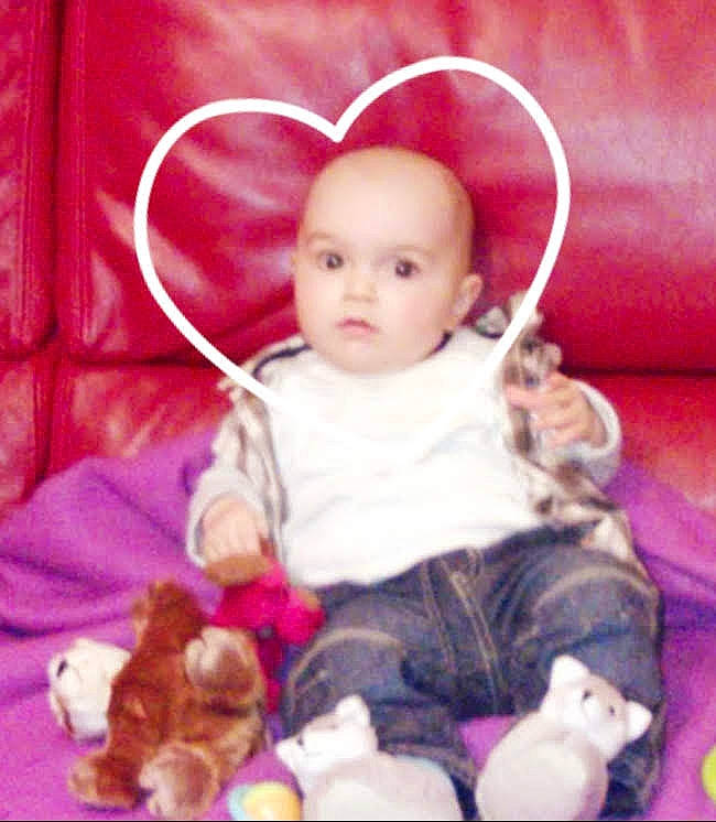 Axel participe au concours pour gagner de l'argent avec cette photo : baby, child, person, pink, toddler