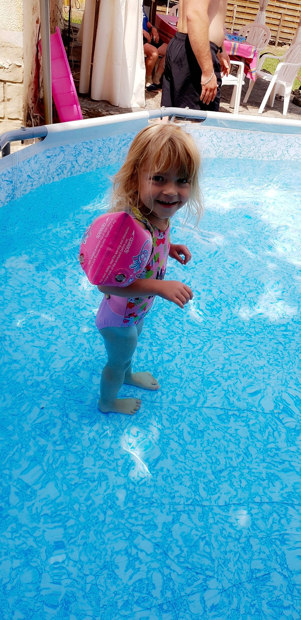 Lara participe au concours pour gagner de l'argent avec cette photo :