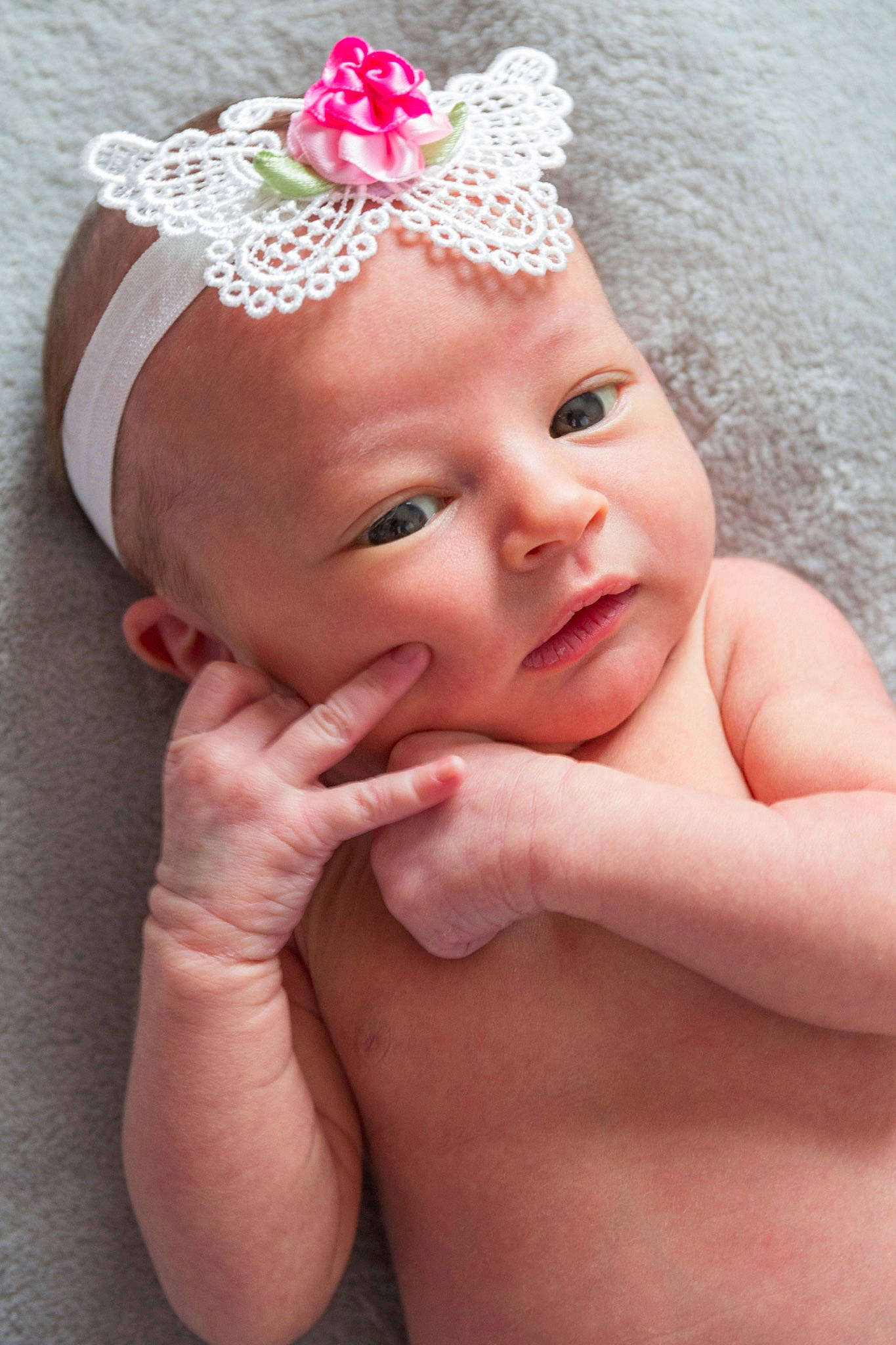 Lilly-rose a rejoint le concours — aidez-le/la à gagner de superbes lots ! baby, cheek, child, crown, eyebrow, face, fashion_accessory, finger, forehead, hair_accessory, hand, head, headband, headgear, headpiece, headwear, lip, nose, person, pink