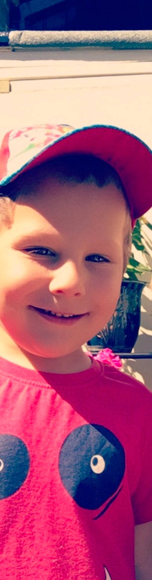 Kajus is registered to the contest to win money with this photo: beauty, black_hair, blue, cheek, child, cool, eye, eyebrow, face, forehead, girl, head, joy, lip, magenta, nose, pink, purple, red, skin