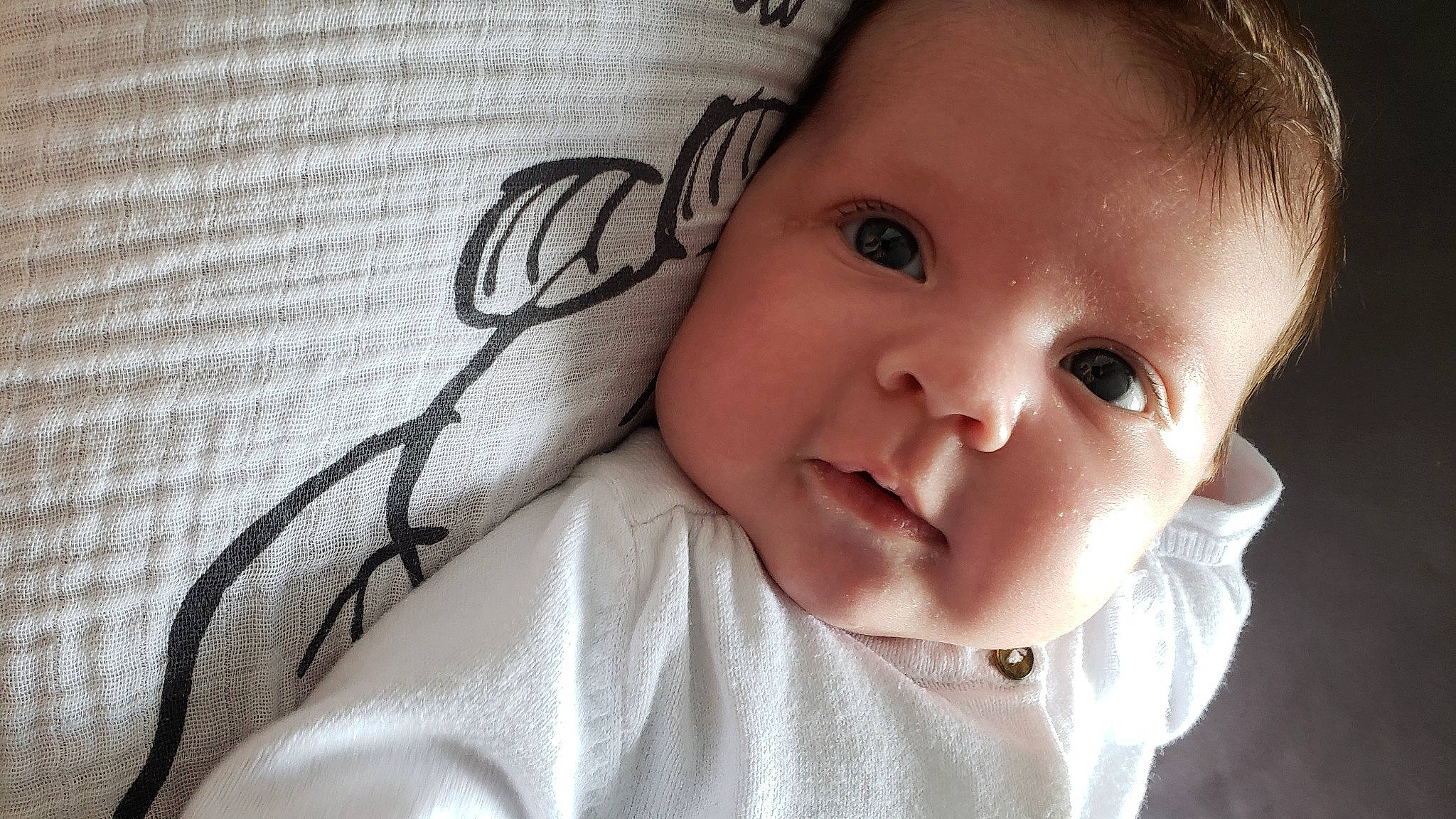 Maëlya participe au concours pour gagner de l'argent avec cette photo : baby, baby_toddler_clothing, cheek, chin, comfort, cool, ear, eye, eyebrow, eyelash, flash_photography, gesture, happy, iris, lip, mouth, nose, person, skin, sleeve