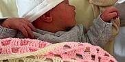 Louélyne participe au concours pour gagner de l'argent avec cette photo : newborn, baby, sleeping, hat, blanket, crochet, crib, pacifier, hospital, clothing, infant, hand, face, side_profile, resting, cozy, soft, pink, cream, gray