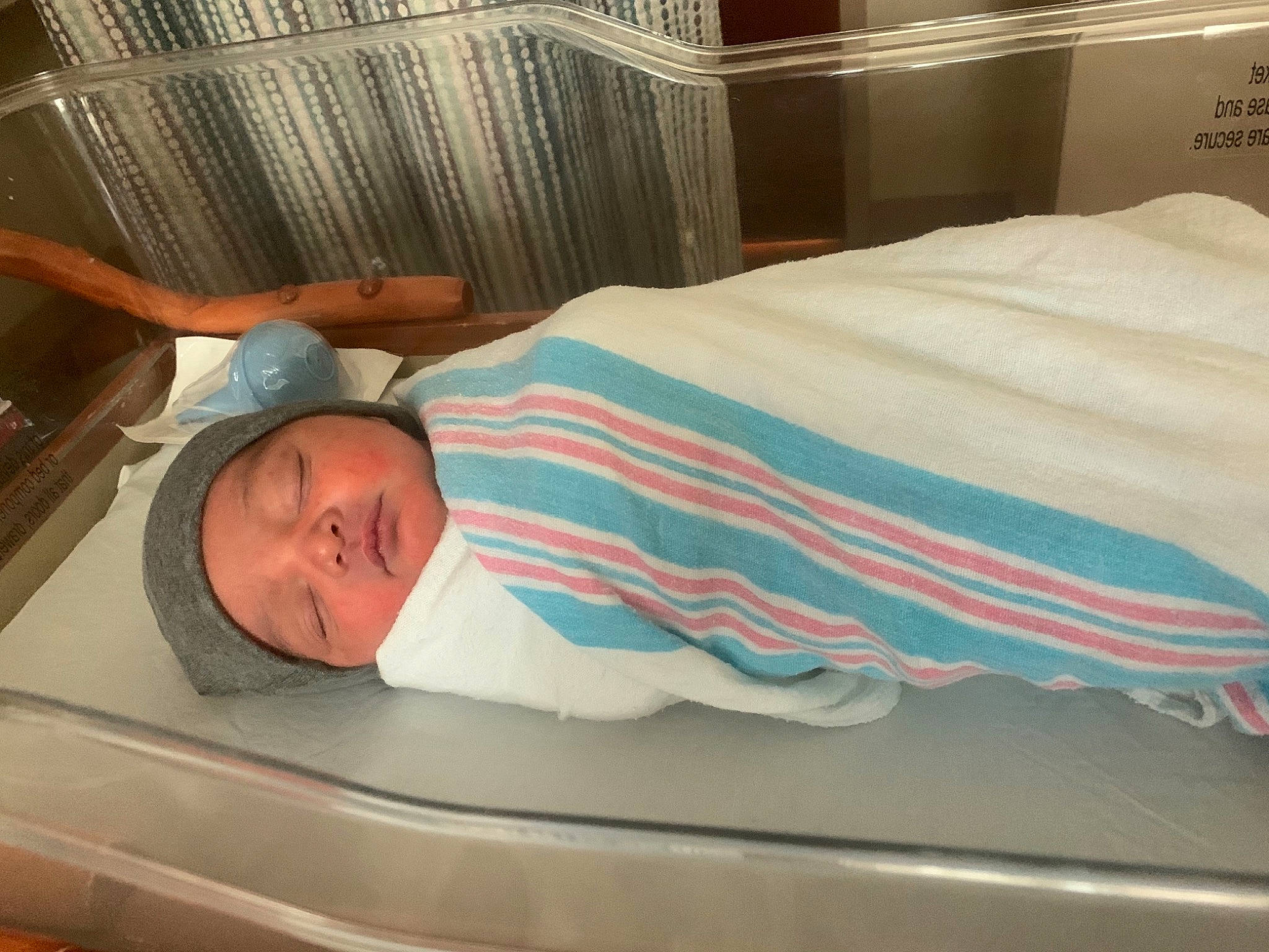 Jiraya is registered to the contest to win money with this photo: baby, baby_products, baby_safety, baby_toddler_clothing, bed, bed_frame, bed_sheet, bedding, bedtime, child, comfort, event, headwear, hospital, infant_bed, linens, nap, person, room, sleep