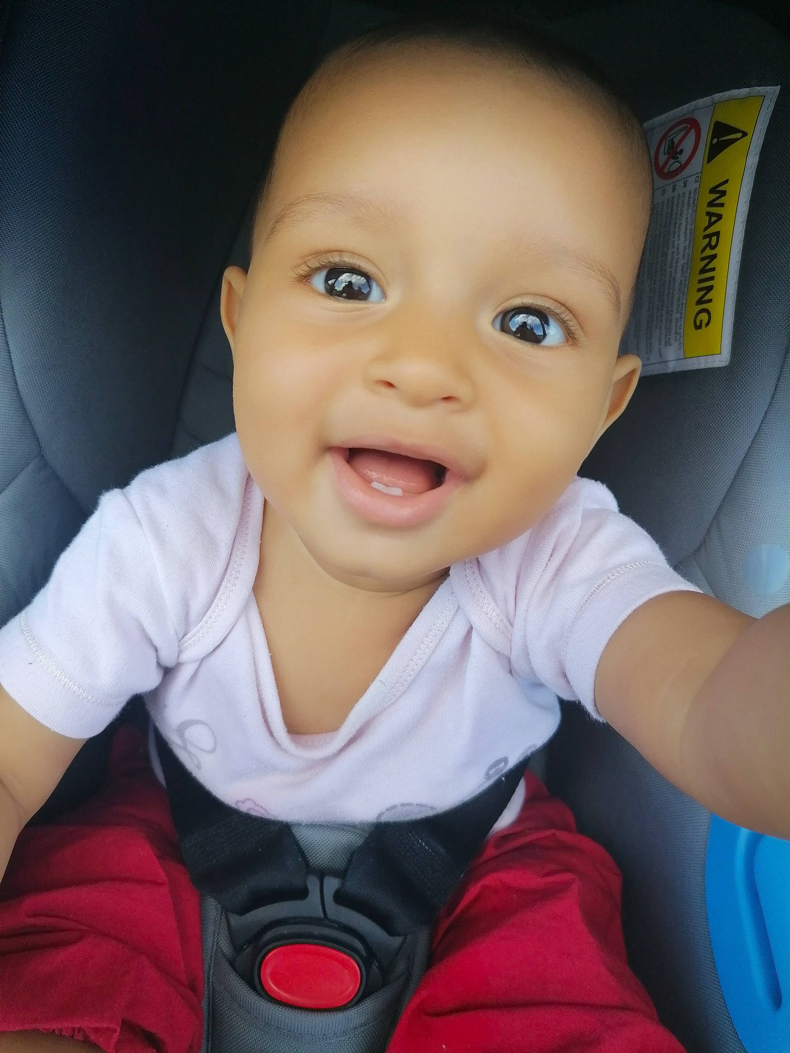 Jaya participe au concours pour gagner de l'argent avec cette photo : baby, cheek, cool, eyebrow, finger, flash_photography, forehead, gesture, happy, human_body, iris, lip, mammal, mouth, nose, person, skin, sleeve, smile, t_shirt