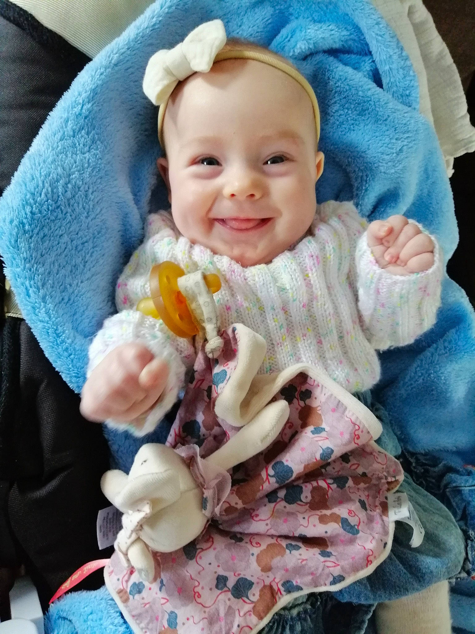 Apolline a rejoint le concours — aidez-le/la à gagner de superbes lots ! baby, baby_toddler_clothing, beauty, cheek, child, comfort, dress, eye, facial_expression, finger, hand, happy, head, headgear, joy, person, pink, product, skin, sleeve