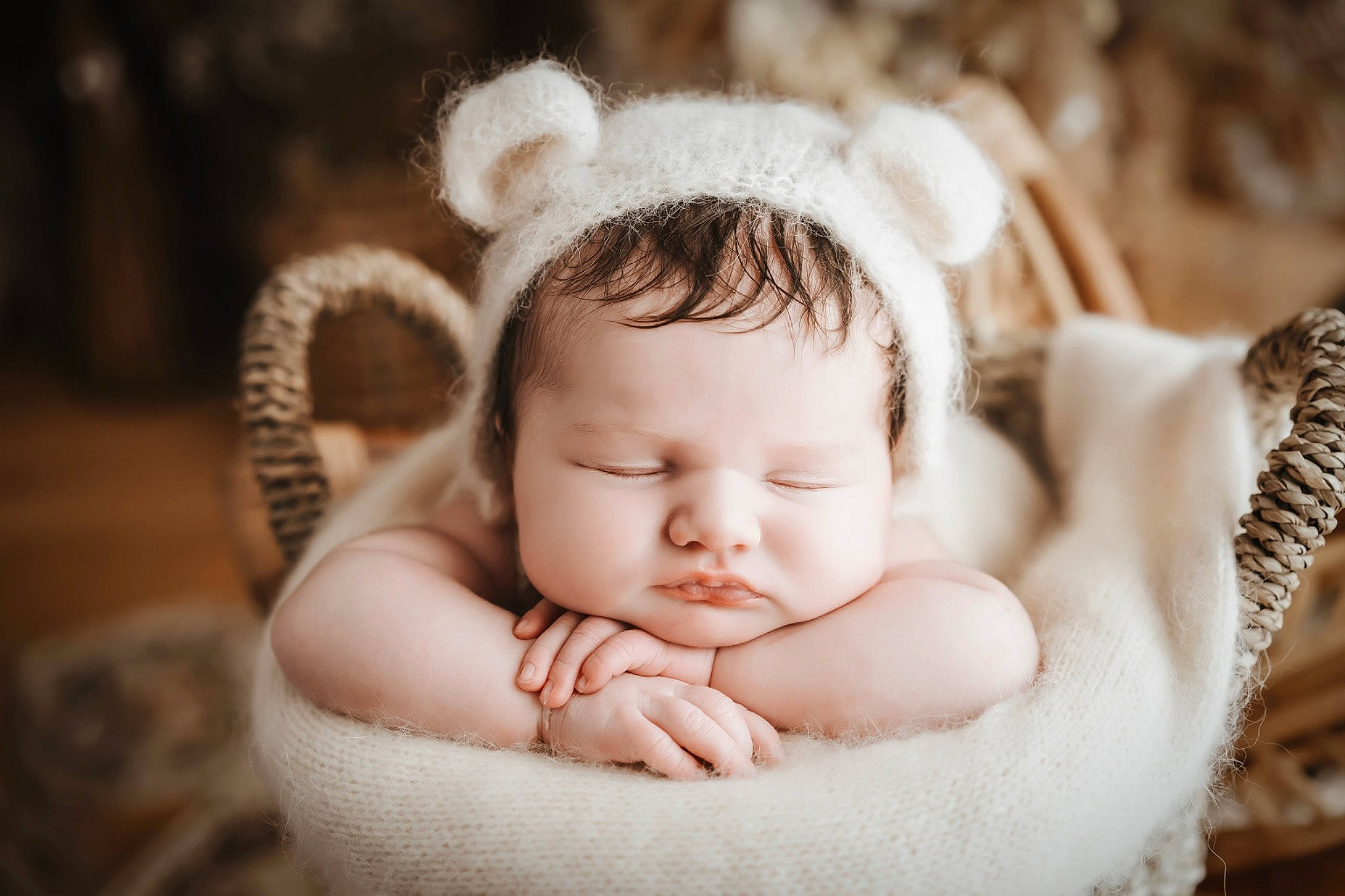 Salomé participe au concours pour gagner de l'argent avec cette photo : baby, baby_toddler_clothing, cheek, child, comfort, eye, eyelash, fashion_accessory, flash_photography, fun, fur, grass, happy, head, headgear, iris, monochrome_photography, person, sitting, toddler