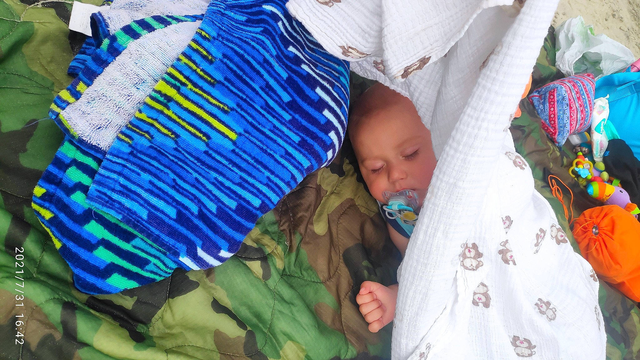 Maximiliano is registered to the contest to win money with this photo: azure, baby, baby_products, baby_toddler_clothing, bedding, bedtime, child, comfort, electric_blue, event, linens, pattern, person, photograph, plastic, product, room, sleep, t_shirt, textile