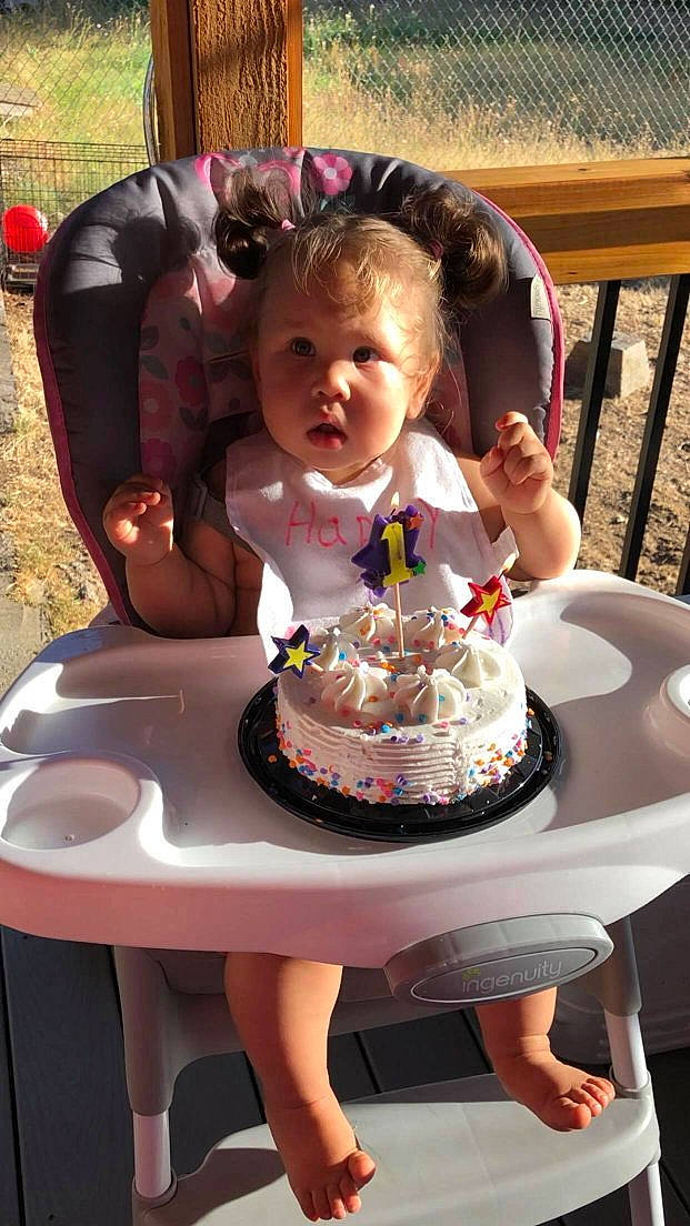Evalyn is registered to the contest to win money with this photo: baked_goods, baking, birthday, birthday_cake, buttercream, cake, cake_decorating, child, cream, dessert, fondant, food, icing, party, pasteles, person, pink, sugar_paste, sweetness, toddler