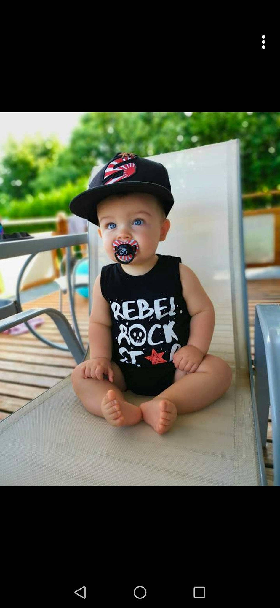 Dayan participe au concours pour gagner de l'argent avec cette photo : baby, baby_toddler_clothing, baseball_cap, cap, child, child_model, clothing, cool, headgear, person, photography, sleeve, t_shirt, toddler