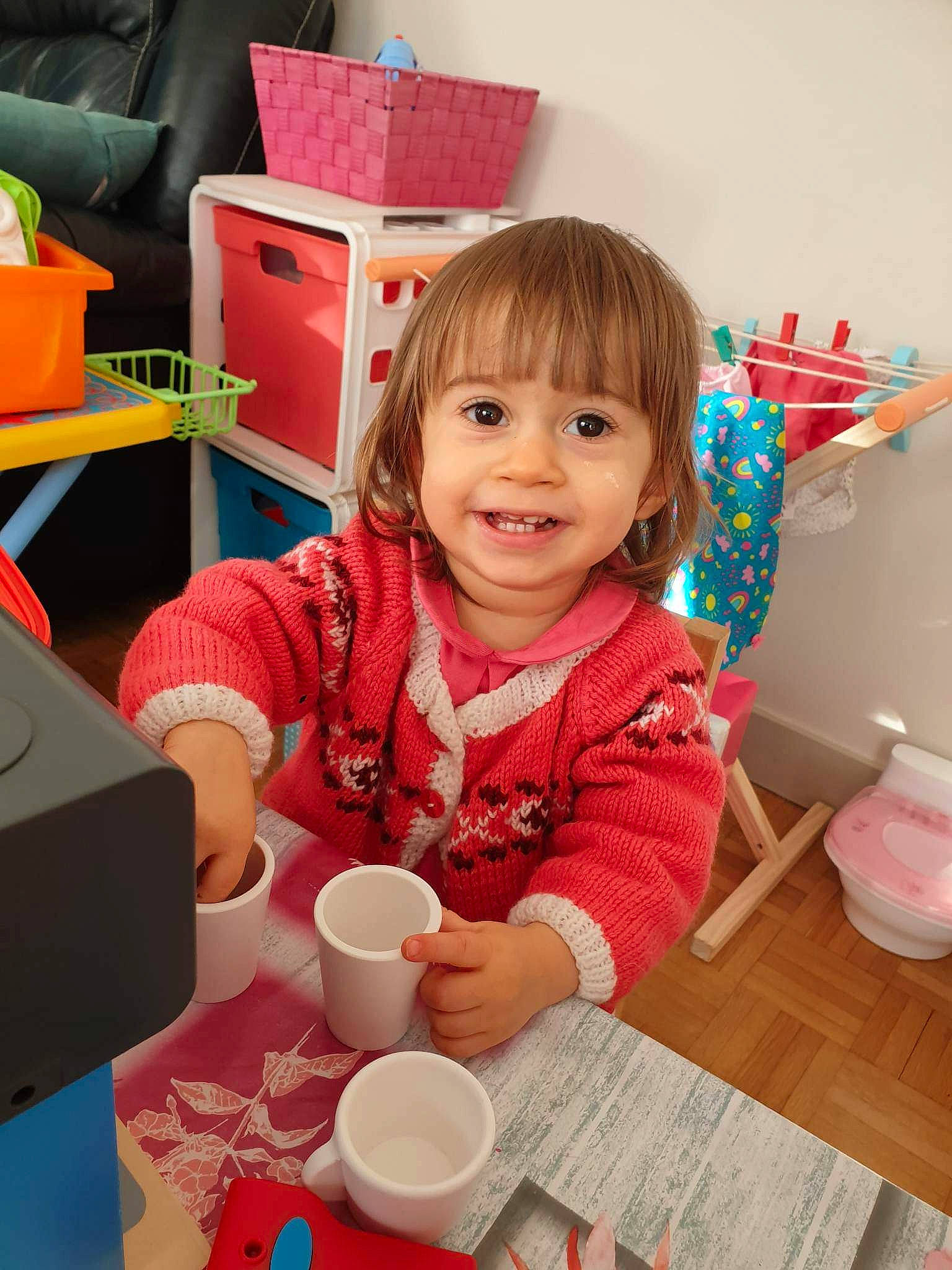 Camelia participe au concours pour gagner de l'argent avec cette photo : baby_toddler_clothing, bag, box, chair, child, cup, drinkware, fun, happy, joy, learning, mug, person, play, room, serveware, sitting, smile, t_shirt, table