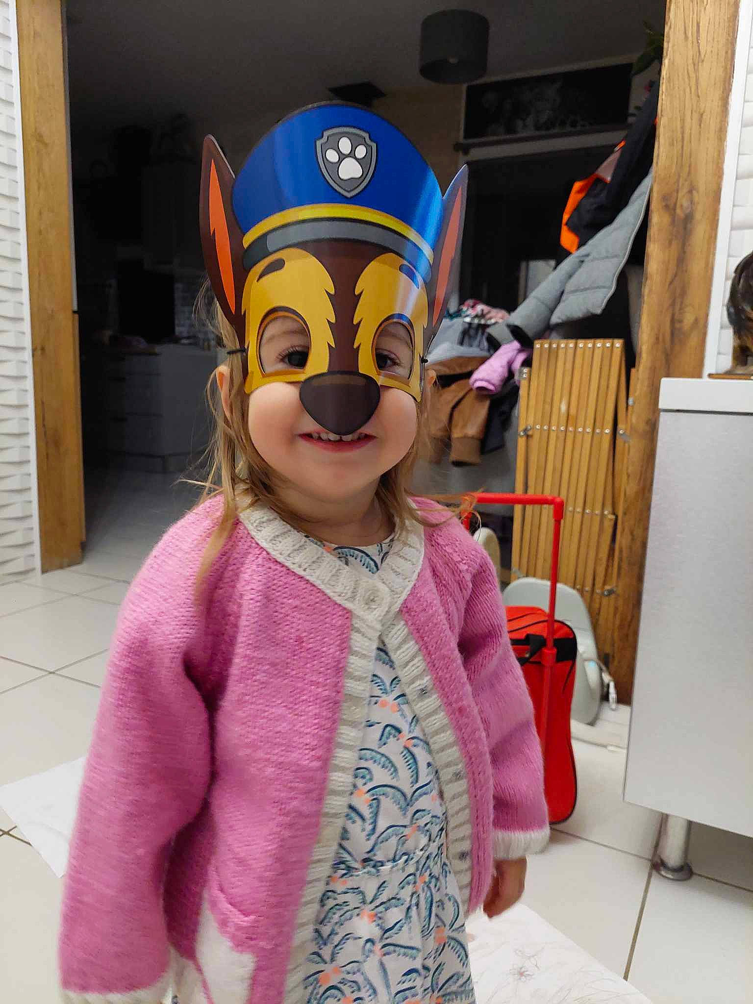 Camelia participe au concours pour gagner de l'argent avec cette photo : cap, costume, eyewear, fun, fur, gesture, glasses, glove, happy, hat, magenta, mascot, person, personal_protective_equipment, plush, selfie, sleeve, smile, standing, stuffed_toy