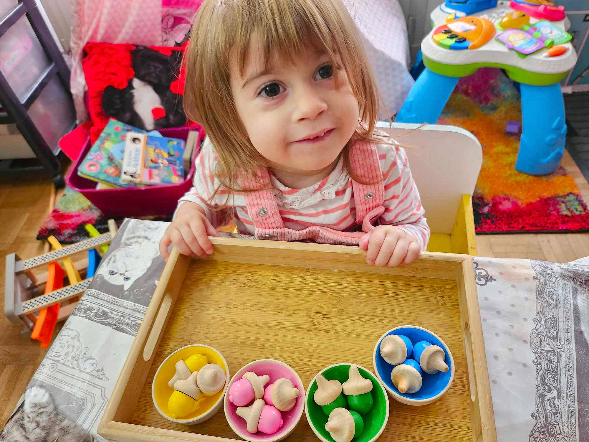 Camelia participe au concours pour gagner de l'argent avec cette photo : art, baby_playing_with_toys, baby_toddler_clothing, child, comfort_food, fun, happy, paint, person, photograph, play, product, room, sharing, snapshot, t_shirt, table, tableware, toddler, wood