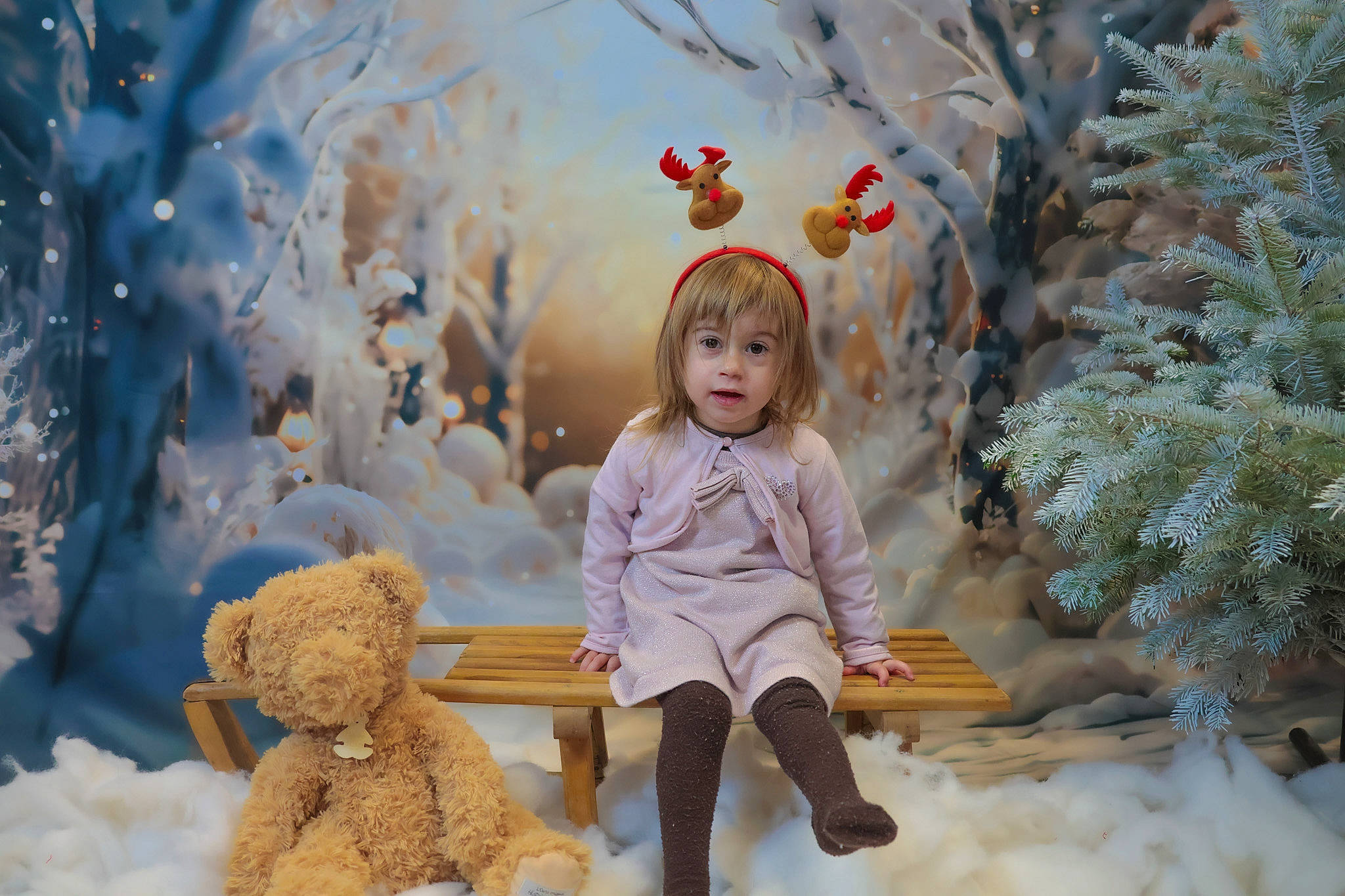 Camelia a rejoint le concours — aidez-le/la à gagner de superbes lots ! beauty, doll, fawn, freezing, happy, human_body, lighting, mammal, nature, people, people_in_nature, person, photograph, plant, snapshot, snow, toy, tree, twig, vertebrate