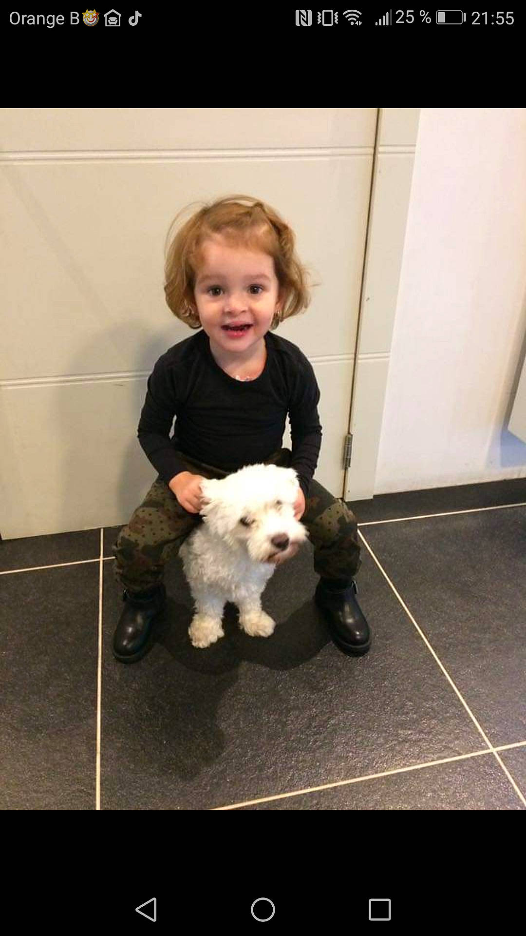 Rachel participe au concours pour gagner de l'argent avec cette photo : carnivoran, child, dog, dog_breed_group, dog_like_mammal, girl, joy, mammal, person, photo_caption, puppy, toddler, vertebrate