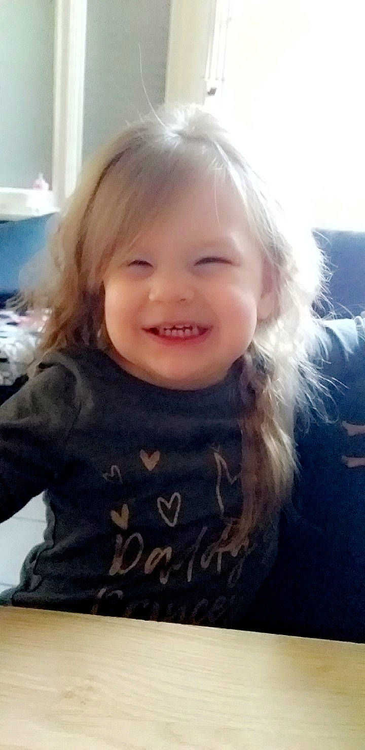 Lyah a rejoint le concours — aidez-le/la à gagner de superbes lots ! baby, beauty, blond, cheek, child, chin, eye, face, facial_expression, fun, hair, hairstyle, happy, head, joy, lip, mouth, nose, person, skin