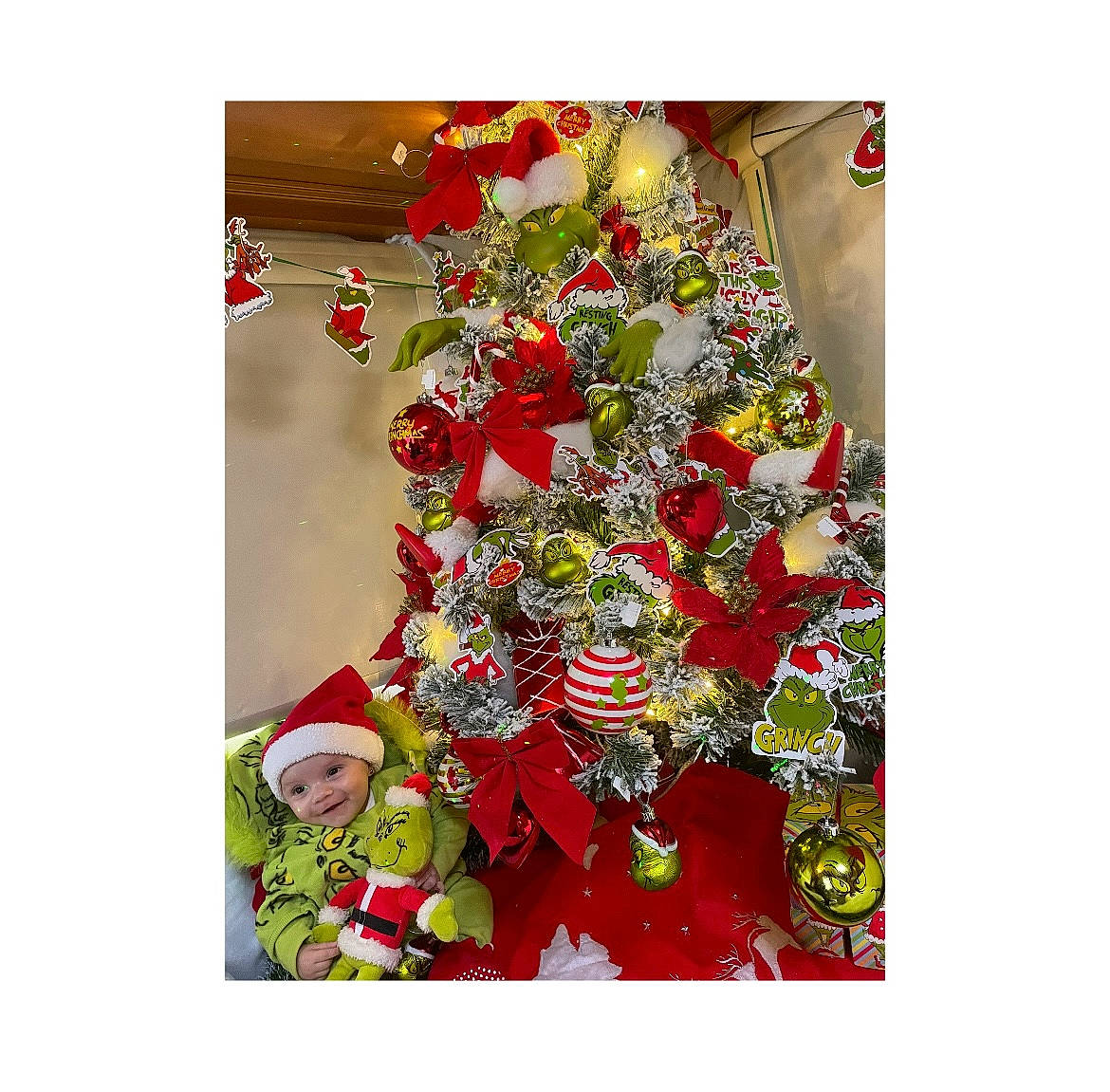 Haïsley a rejoint le concours — aidez-le/la à gagner de superbes lots ! art, christmas, christmas_decoration, christmas_eve, christmas_ornament, christmas_tree, conifer, cut_flowers, event, evergreen, floral_design, flower, flower_arranging, headwear, holiday, holiday_ornament, joy, ornament, person, plant