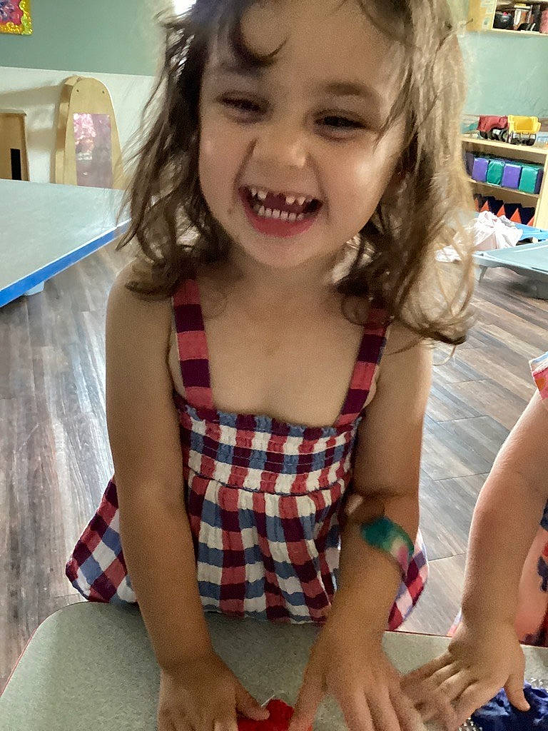 Izzy is registered to the contest to win money with this photo: child, cool, eyelash, facial_expression, finger, fun, hair, hairstyle, hand, happy, head, iris, joy, mouth, neck, pattern, person, skin, sleeve, smile