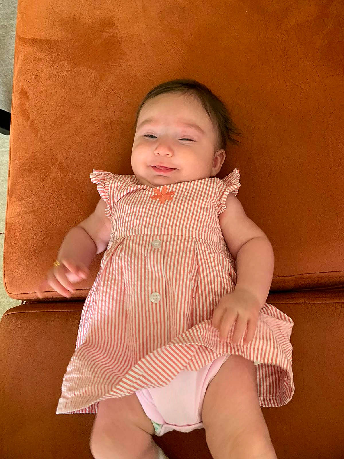 Lorin a rejoint le concours — aidez-le/la à gagner de superbes lots ! baby, baby_toddler_clothing, cheek, dress, finger, flash_photography, happy, human_body, iris, knee, lip, neck, one_piece_garment, person, pink, skin, sleeve, textile, thigh, toddler