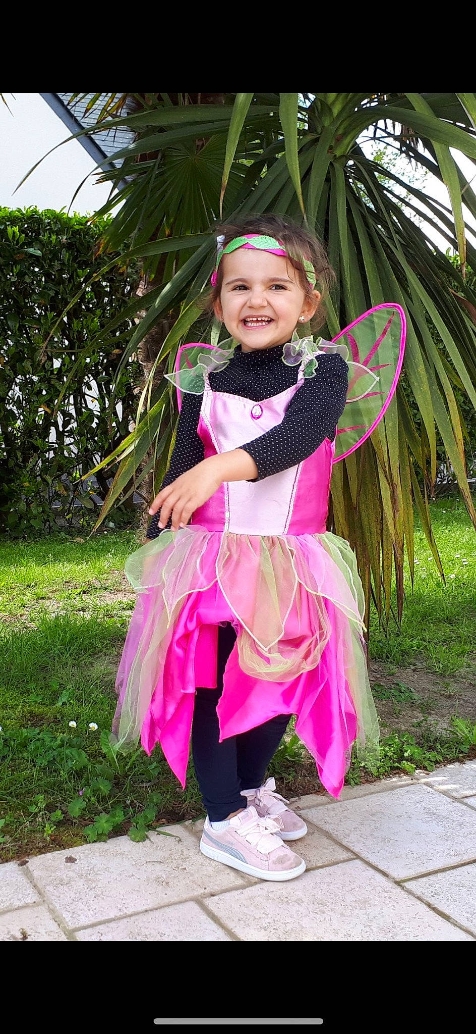 Thelma participe au concours pour gagner de l'argent avec cette photo : baby_toddler_clothing, child, costume, event, face, fashion_accessory, fun, grass, happy, headwear, joy, leisure, magenta, people_in_nature, person, pink, plant, purple, recreation, smile