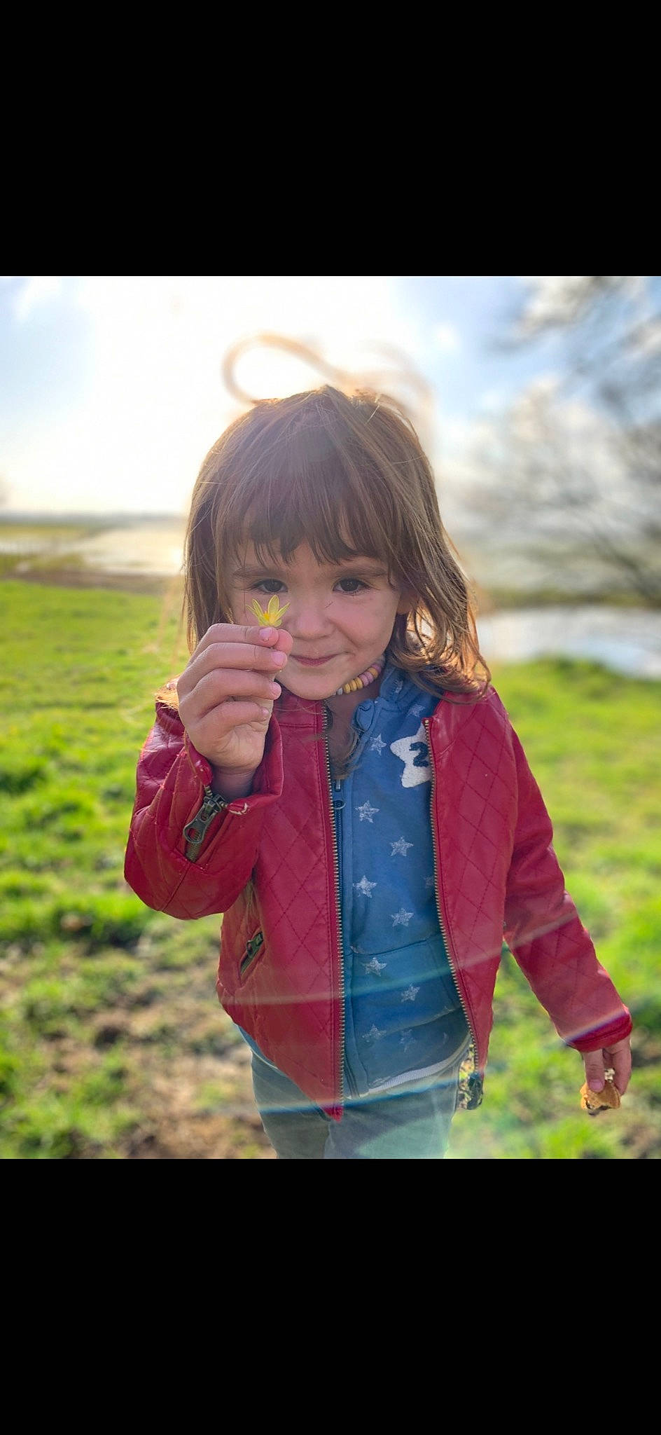 Lise participe au concours pour gagner de l'argent avec cette photo : blond, cloud, electric_blue, eye, flash_photography, fun, gesture, grass, grassland, hair, happy, leisure, lip, long_hair, magenta, people_in_nature, person, plant, sky, summer