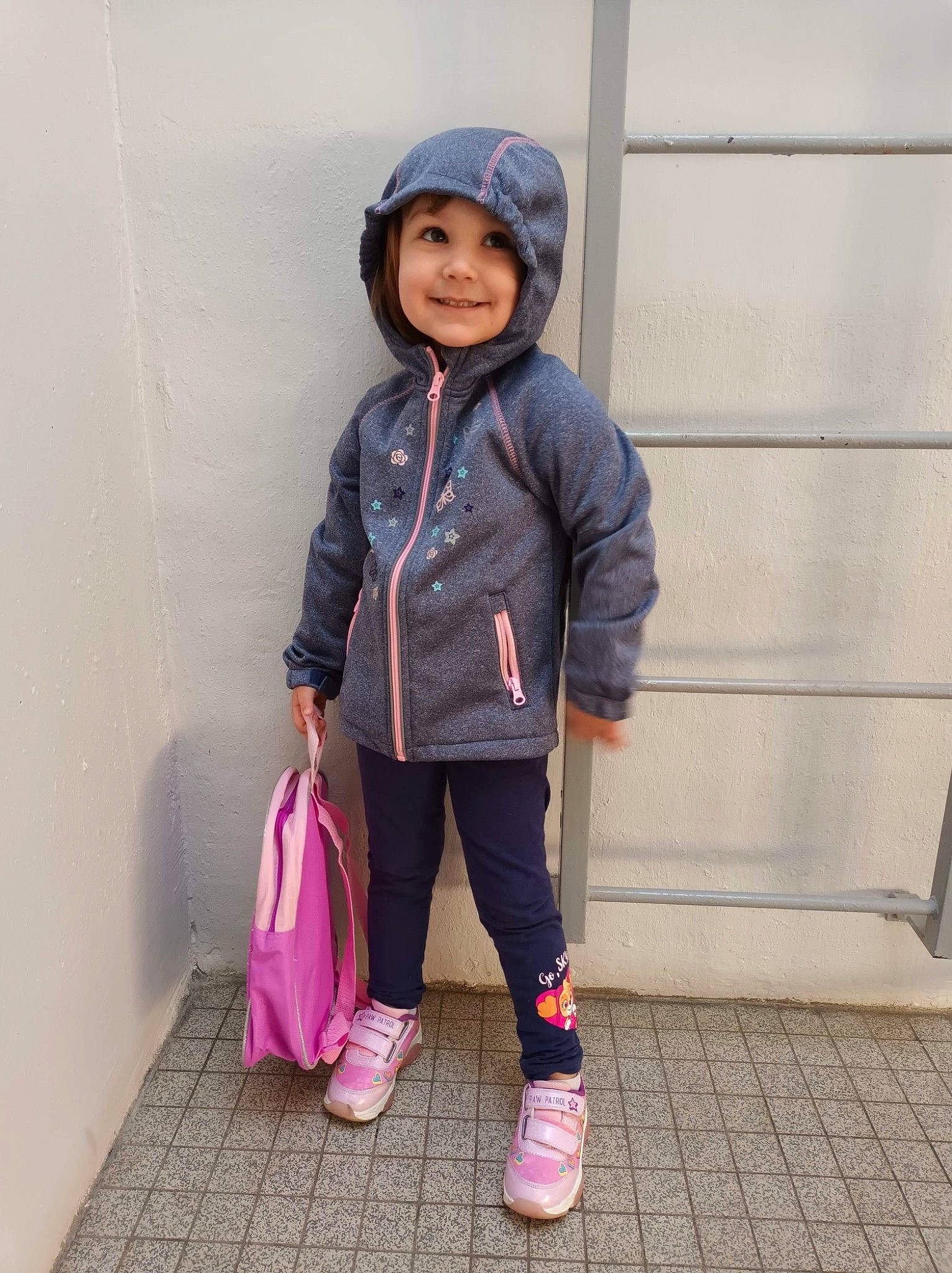 Ayana participe au concours pour gagner de l'argent avec cette photo : bag, bicycle_helmet, cap, face, fun, handbag, happy, headwear, helmet, joy, leisure, luggage_and_bags, magenta, person, pink, shoe, sleeve, smile, sneakers, street_fashion