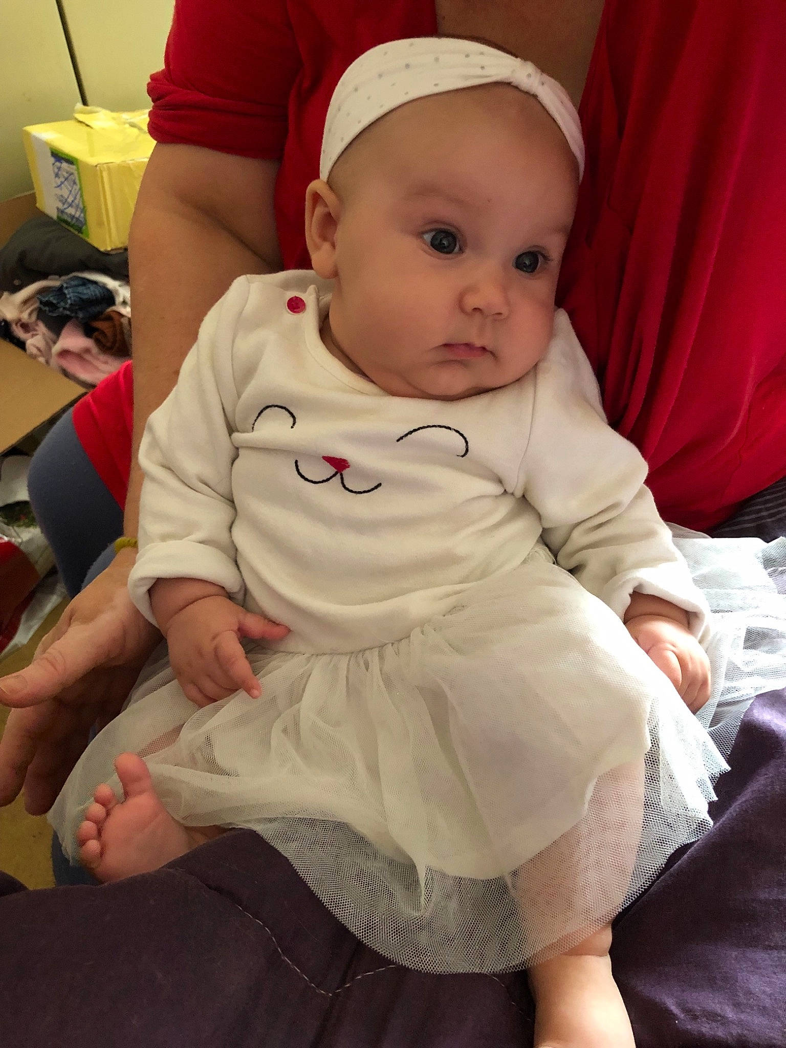 Ayana participe au concours pour gagner de l'argent avec cette photo : abdomen, arm, baby_products, child, day, eye, girl, head, headgear, human_hair_color, infant, leg, person, pink, product, sitting, skin, smile, textile, toddler