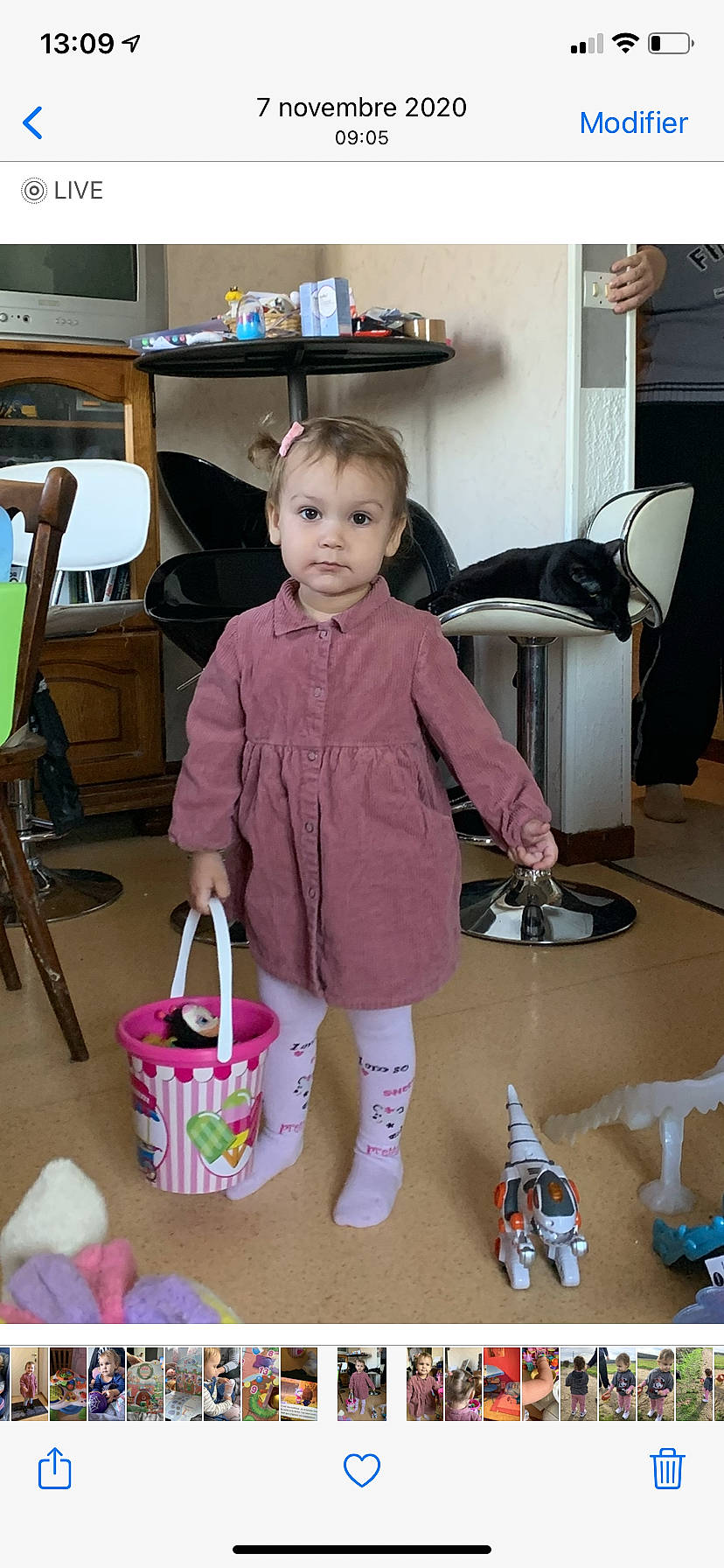 Ayana a rejoint le concours — aidez-le/la à gagner de superbes lots ! baby_toddler_clothing, chair, child, drawer, event, flooring, fun, magenta, person, photograph, pink, play, product, purple, room, snapshot, sock, tire, toddler, toy