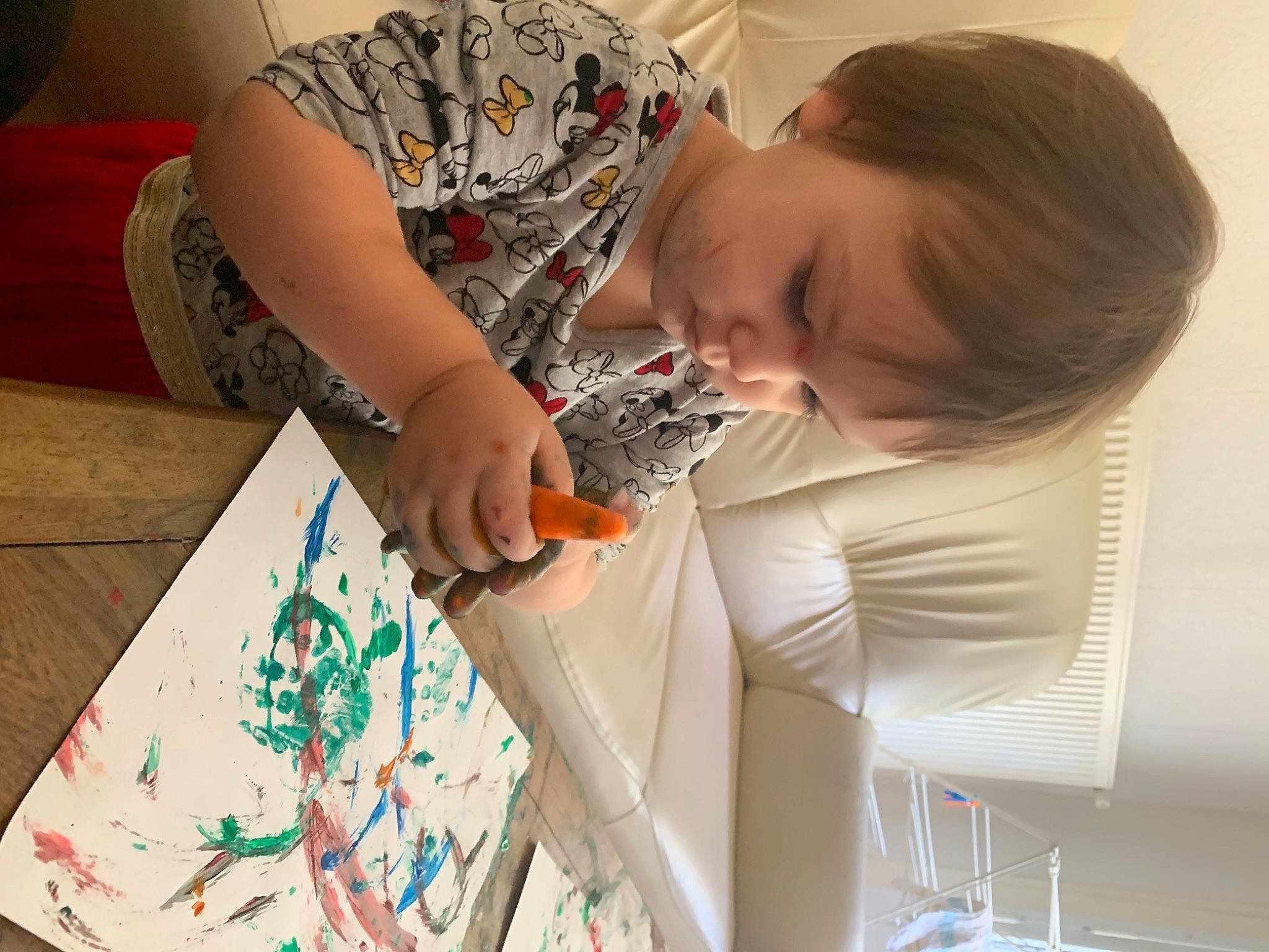 Ayana participe au concours pour gagner de l'argent avec cette photo : art, artist, child, comfort, eyewear, fashion_design, finger, flooring, illustration, linens, nail, paint, painting, pattern, person, play, room, t_shirt, textile, toddler