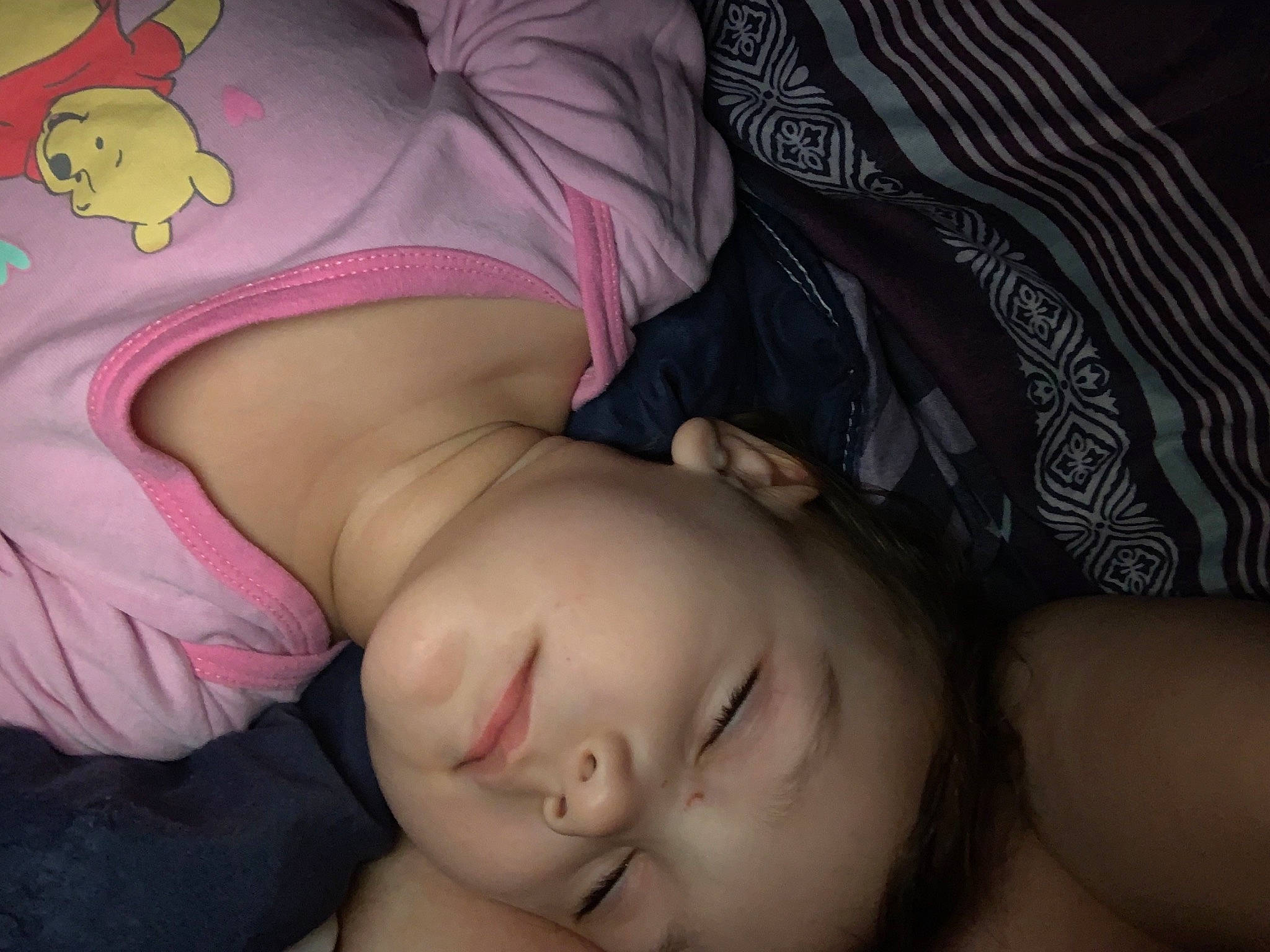 Ayana participe au concours pour gagner de l'argent avec cette photo : arm, cheek, chest, comfort, eye, eyebrow, eyelash, finger, gesture, hair, hand, head, human_body, lip, mouth, muscle, neck, nose, person, pink