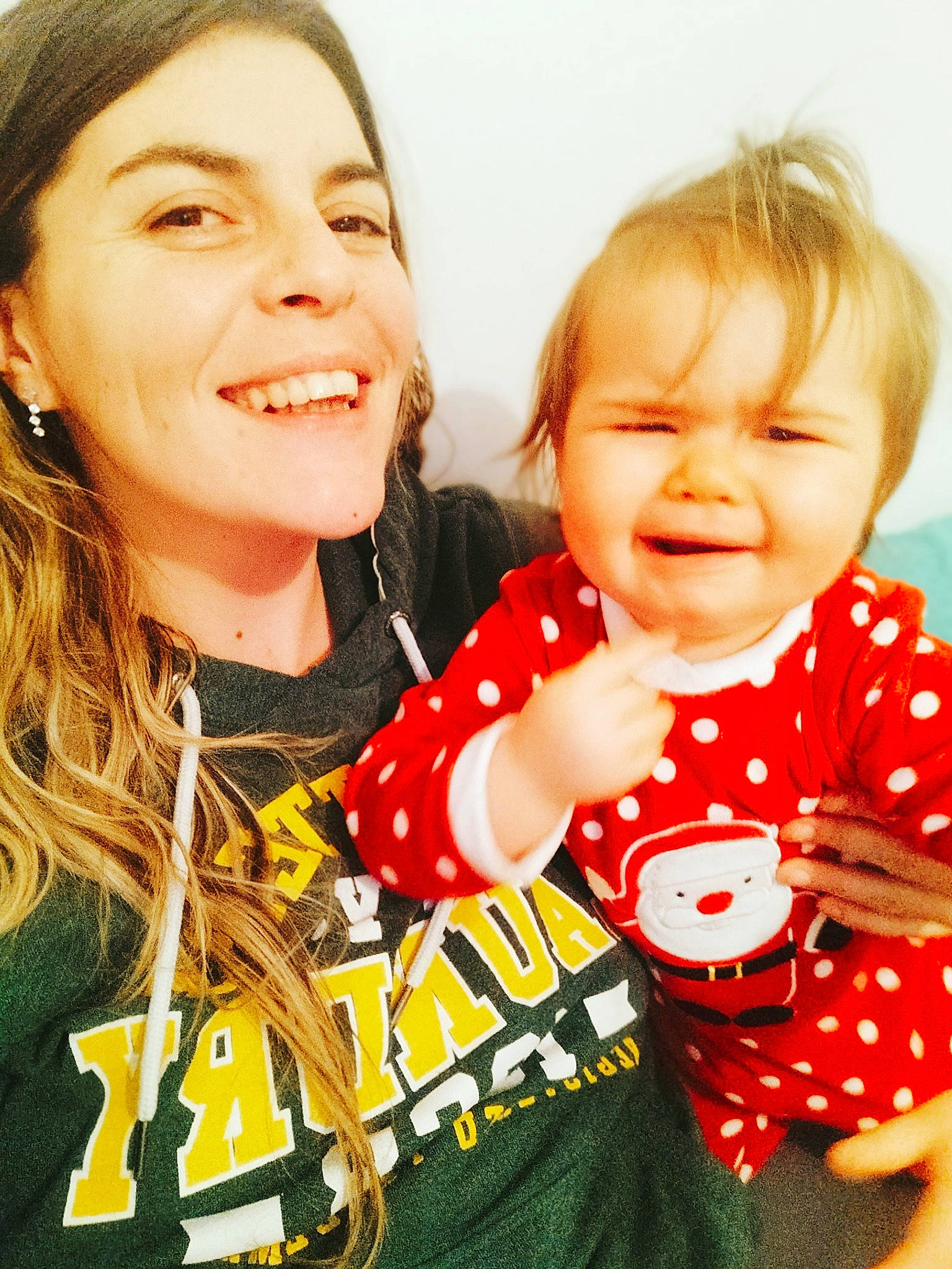 Anna a rejoint le concours — aidez-le/la à gagner de superbes lots ! baby_toddler_clothing, cheek, event, eye, face, facial_expression, fun, gesture, happy, head, human, interaction, joy, outerwear, people, person, product, skin, sleeve, smile