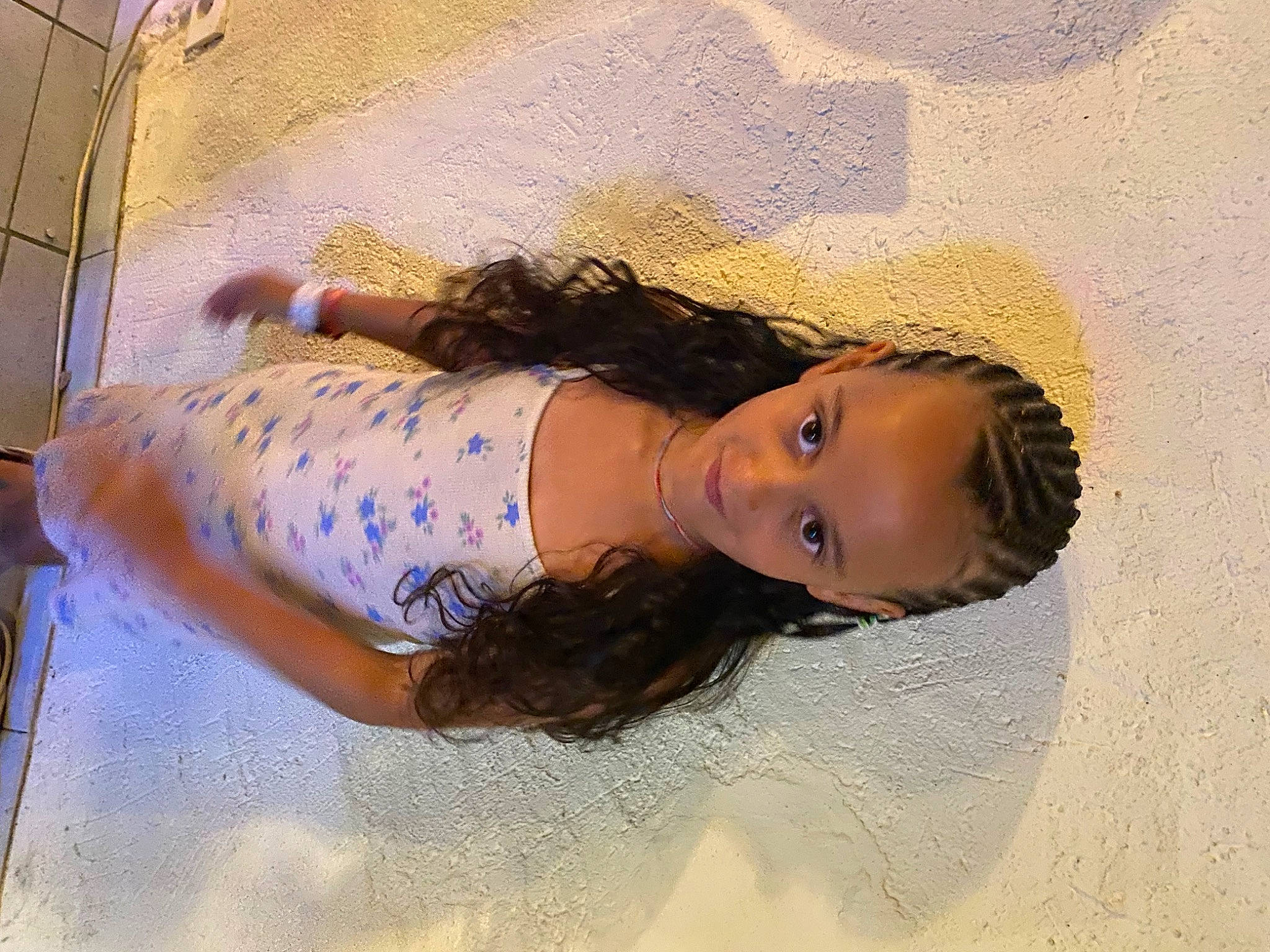 Ambre a rejoint le concours — aidez-le/la à gagner de superbes lots ! art, blond, dress, electric_blue, eyelash, fashion_design, flash_photography, fun, hairstyle, happy, human_body, human_leg, joy, landscape, long_hair, pattern, people_in_nature, person, sunlight, thigh