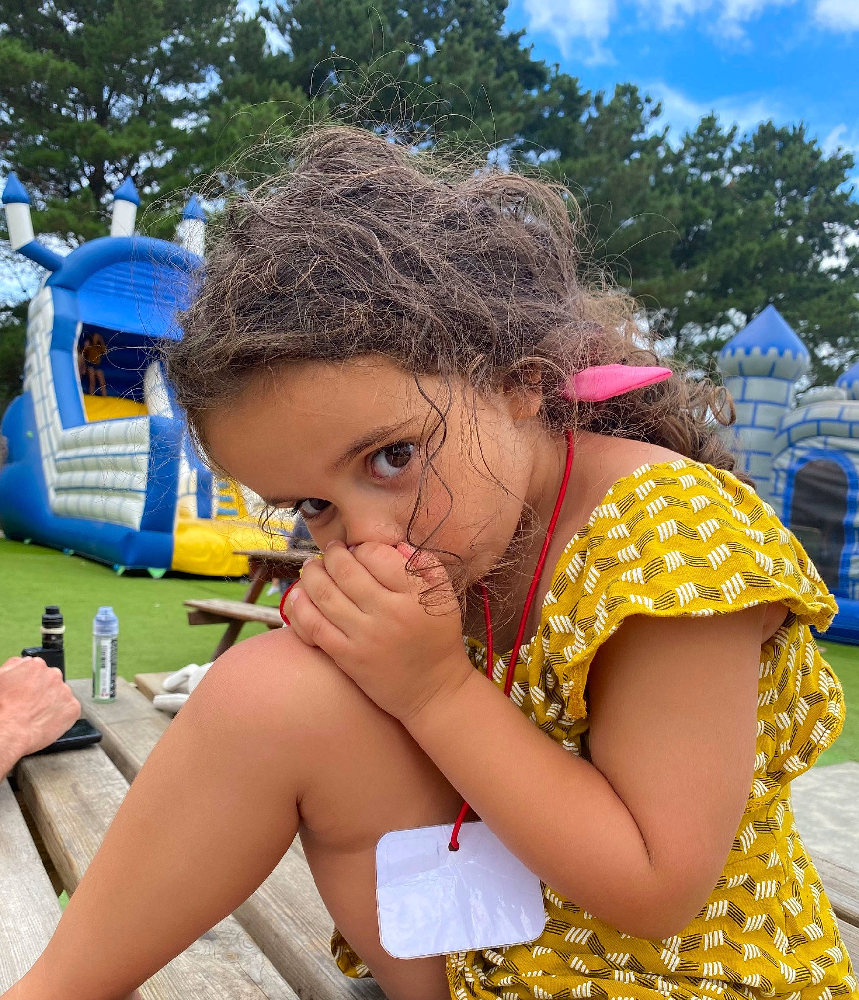 Jeanne a rejoint le concours — aidez-le/la à gagner de superbes lots ! adaptation, beauty, blue, botany, child, fun, grass, hairstyle, happy, leisure, people, people_in_nature, person, recreation, sky, summer, thigh, toddler, travel, tree
