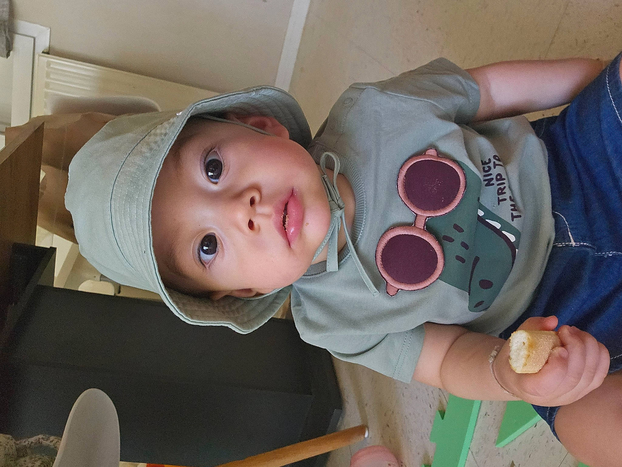 Wyatt a rejoint le concours — aidez-le/la à gagner de superbes lots ! baby, baby_products, baby_toddler_clothing, cheek, child, elbow, eye, eyelash, facial_expression, fun, hat, head, headwear, mouth, nose, person, skin, thumb, toddler, wrist
