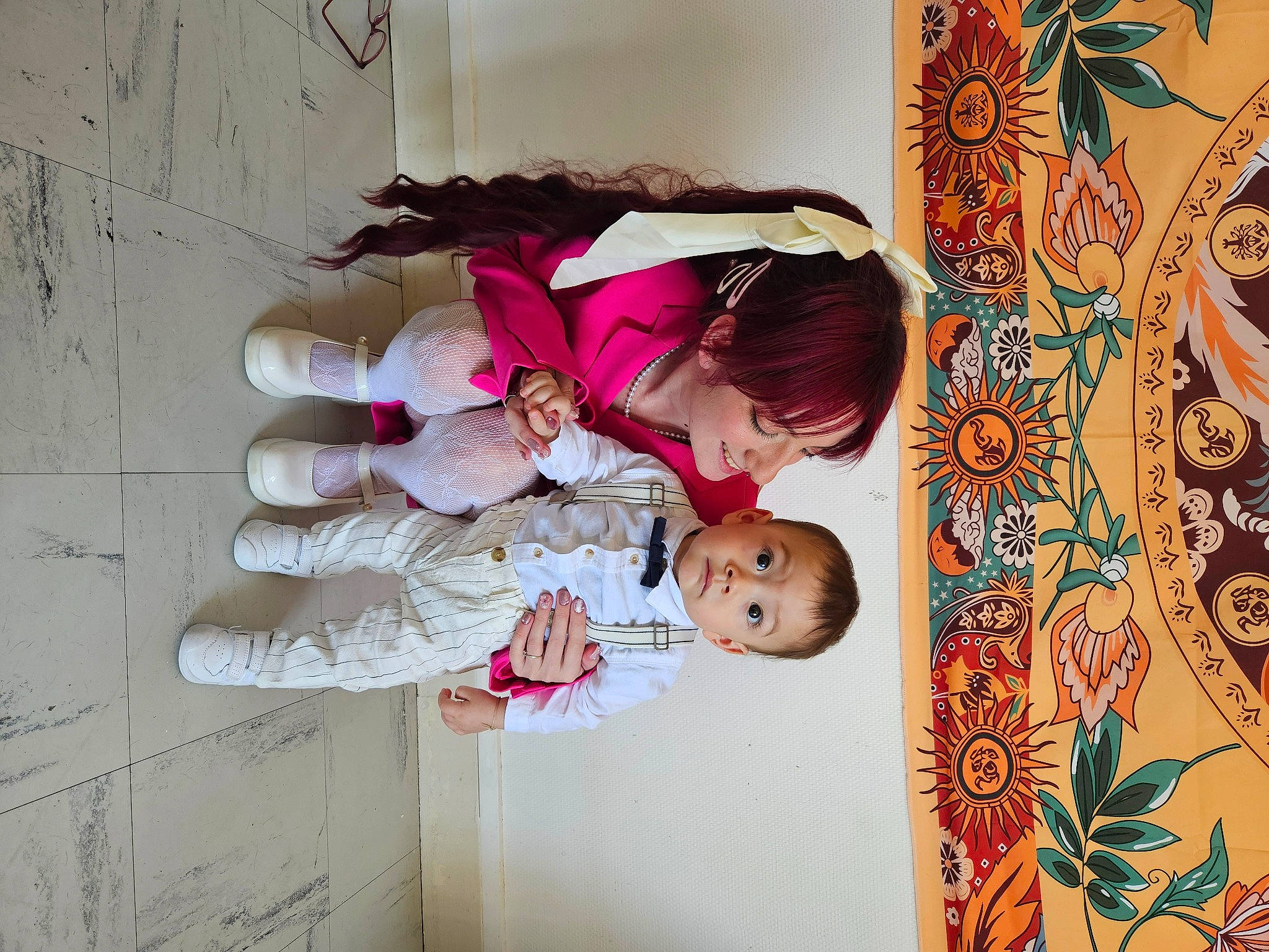 Wyatt participe au concours pour gagner de l'argent avec cette photo : art, dress, happy, human_body, joy, linens, magenta, pattern, person, picture_frame, pink, plant, purple, room, sleeve, sunglasses, surprise, textile, toddler, tree