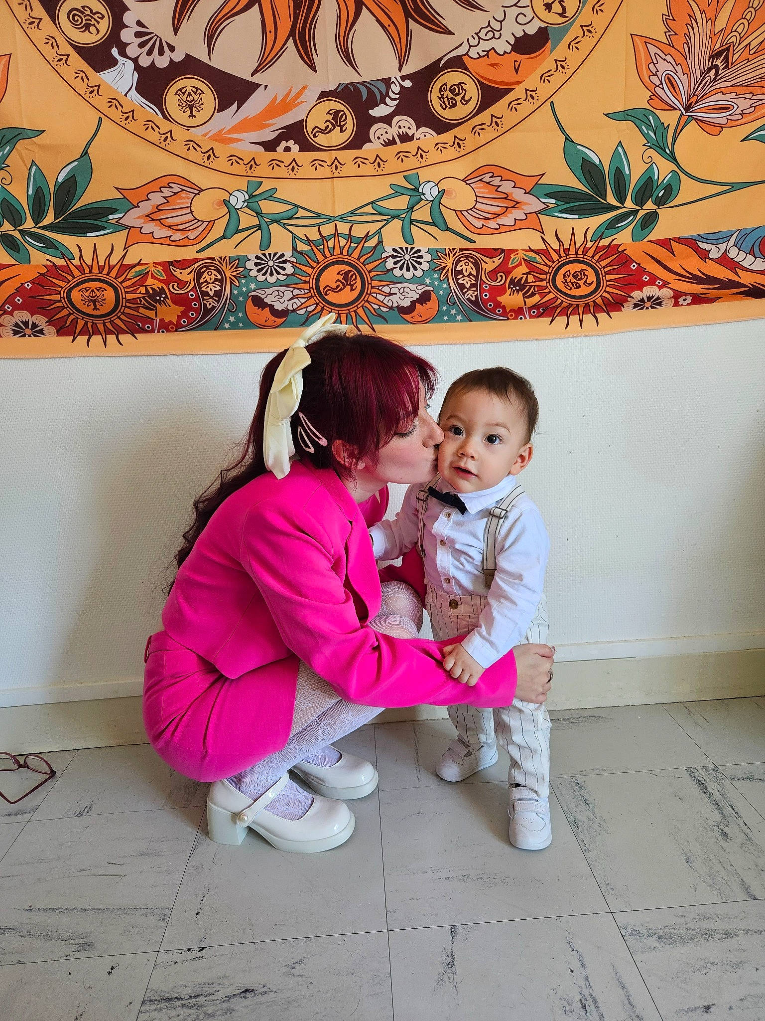 Wyatt participe au concours pour gagner de l'argent avec cette photo : art, baby, baby_toddler_clothing, child, floor, flooring, fun, happy, leaf, leisure, magenta, mammal, organ, pattern, person, picture_frame, pink, red, textile, toddler