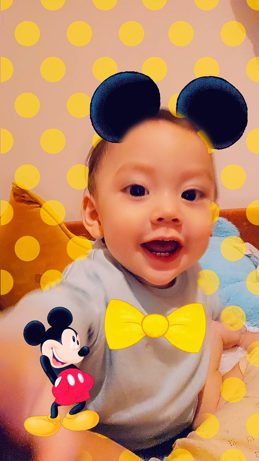 Wyatt participe au concours pour gagner de l'argent avec cette photo : baby_toddler_clothing, cheek, facial_expression, hairstyle, happy, head, mammal, nose, orange, organ, person, photograph, pink, product, skin, smile, textile, toy, vertebrate, white