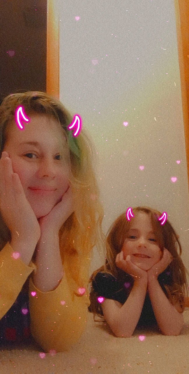 Gracie is registered to the contest to win money with this photo: bathing, cheek, child, ear, event, eyelash, finger, fun, happy, headpiece, jewellery, joy, leisure, lip, magenta, nail, party_supply, person, pink, skin